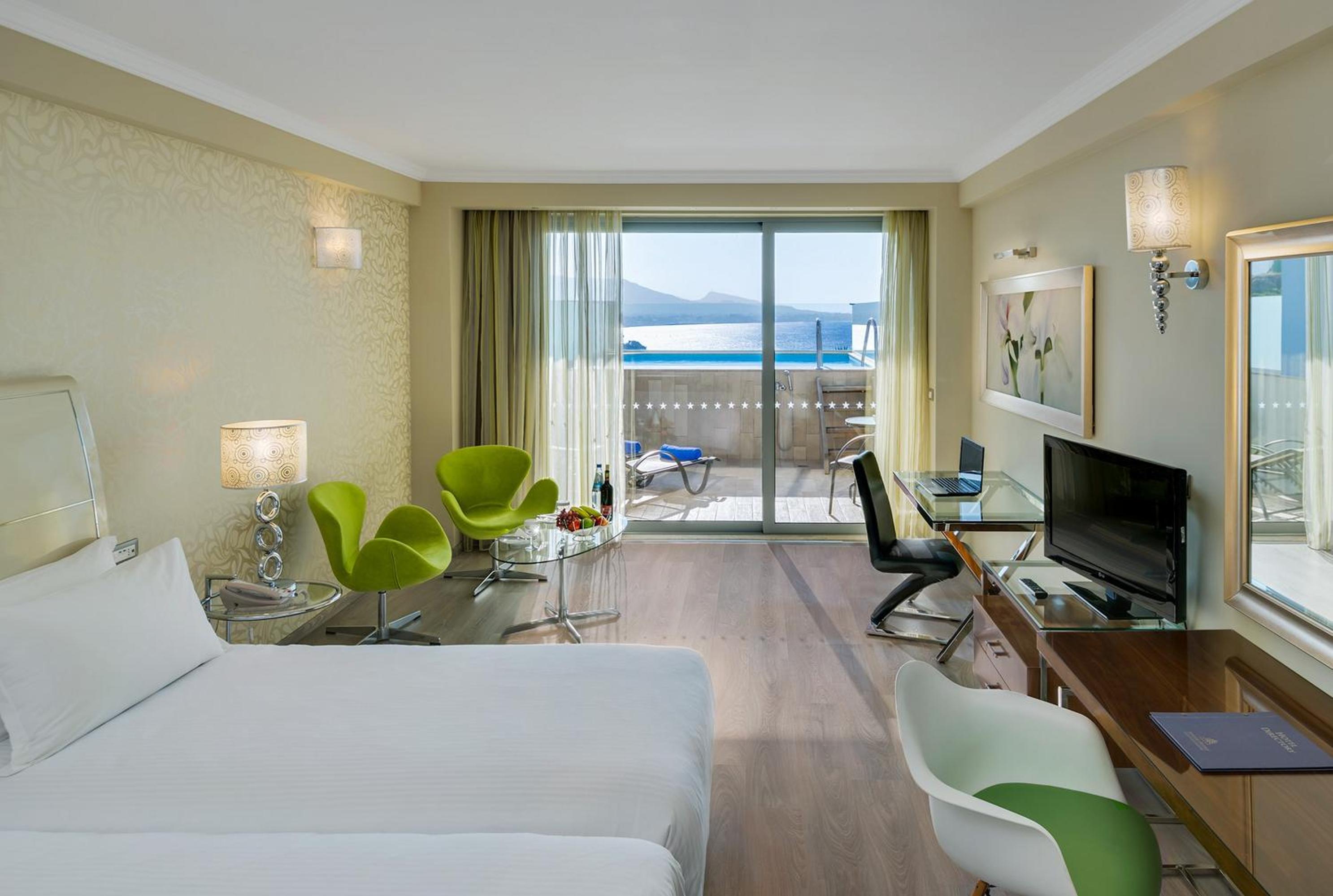Deluxe Room with Sea View and Personal Pool (2-3 People)