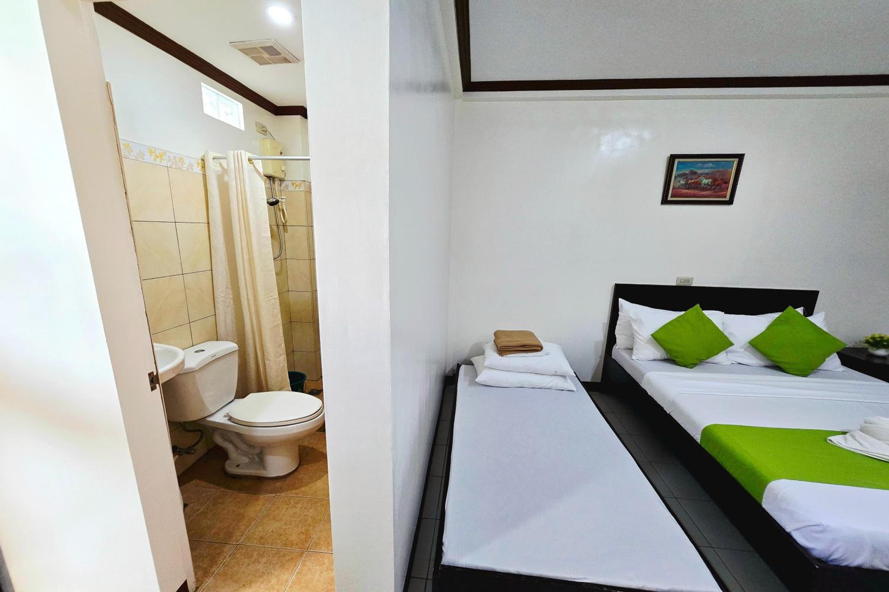 Standard Triple Room - Photo 5