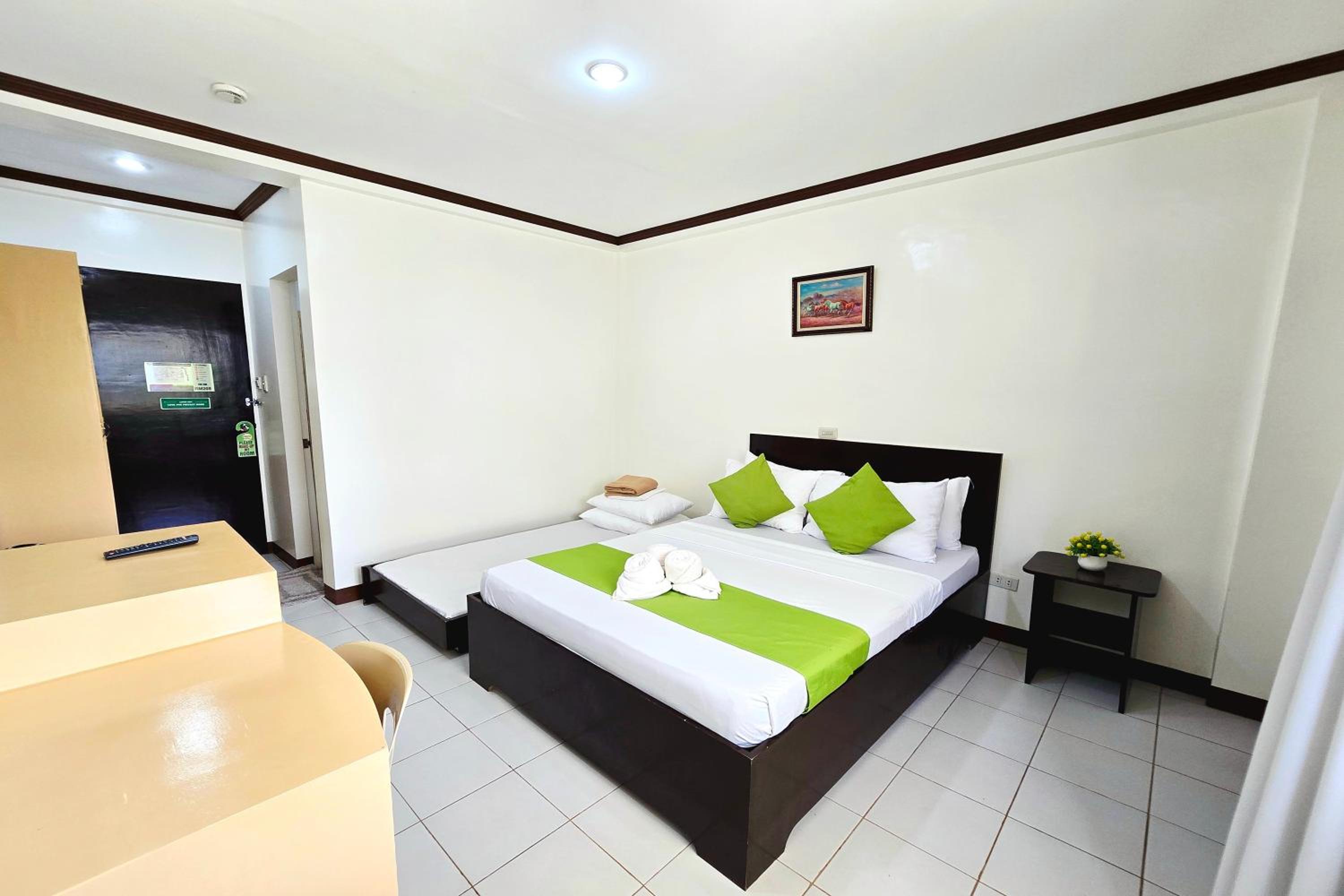 Standard Triple Room - Photo 10