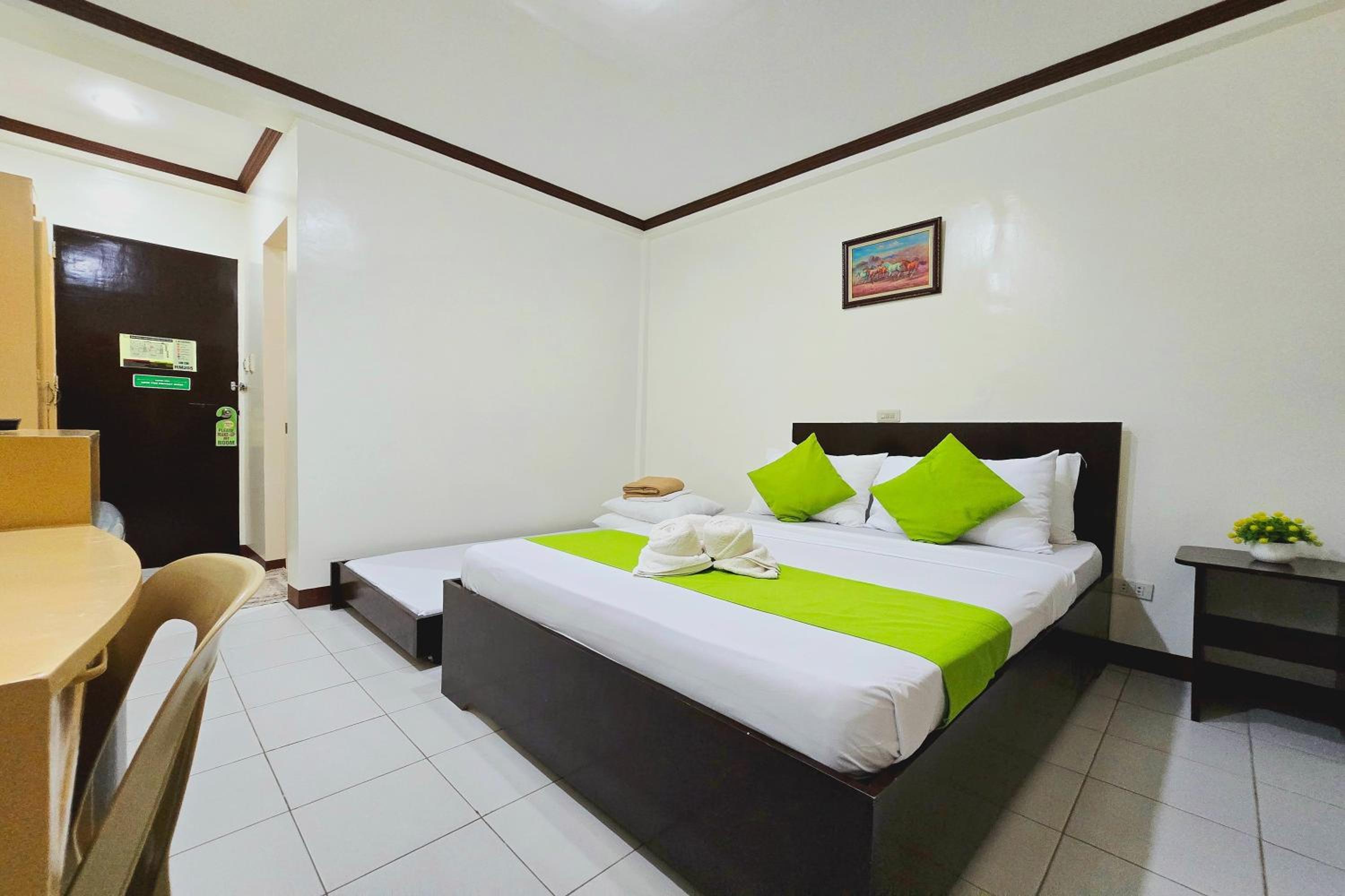 Standard Triple Room - Photo 14