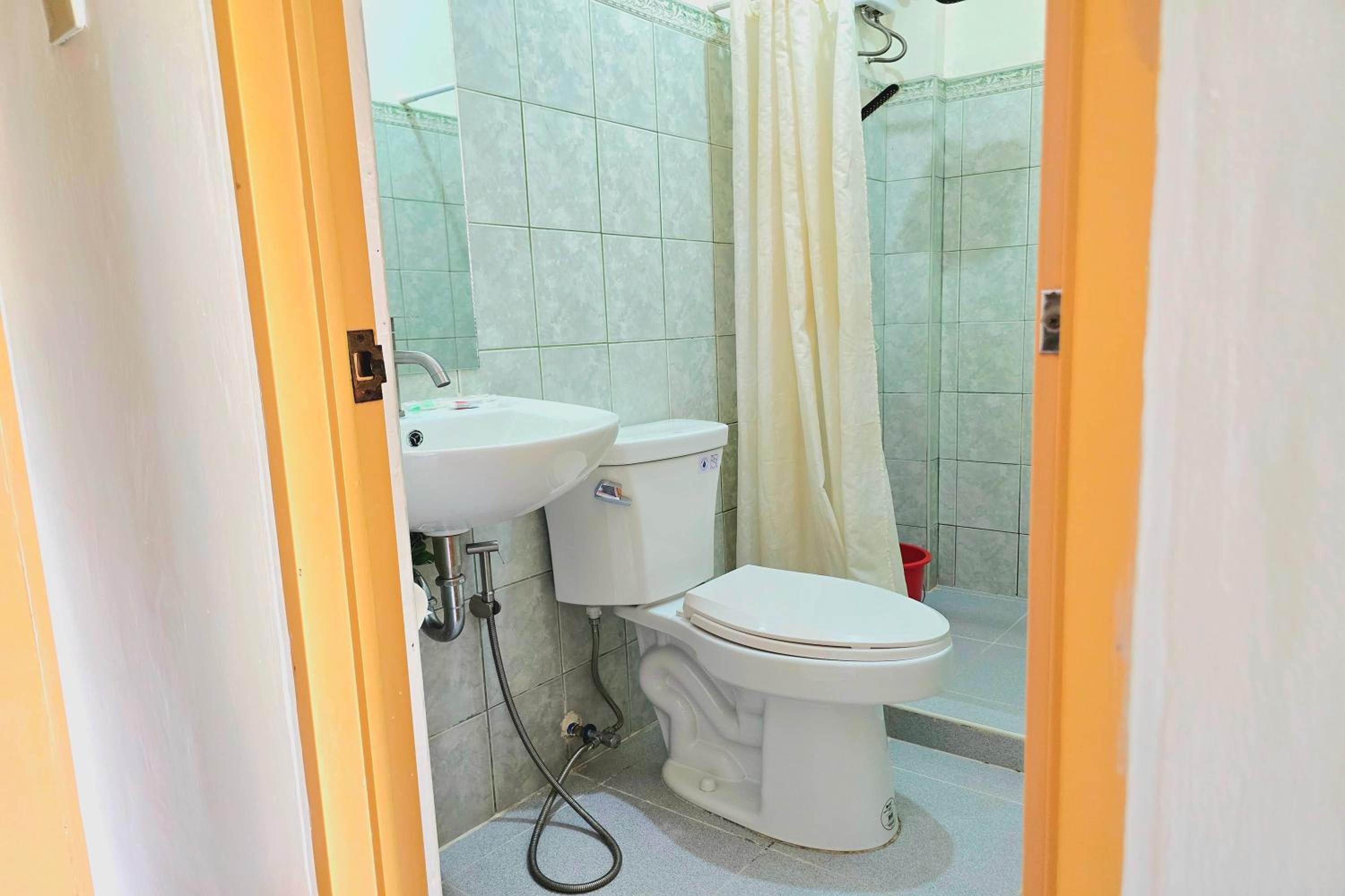 Standard Triple Room - Photo 8