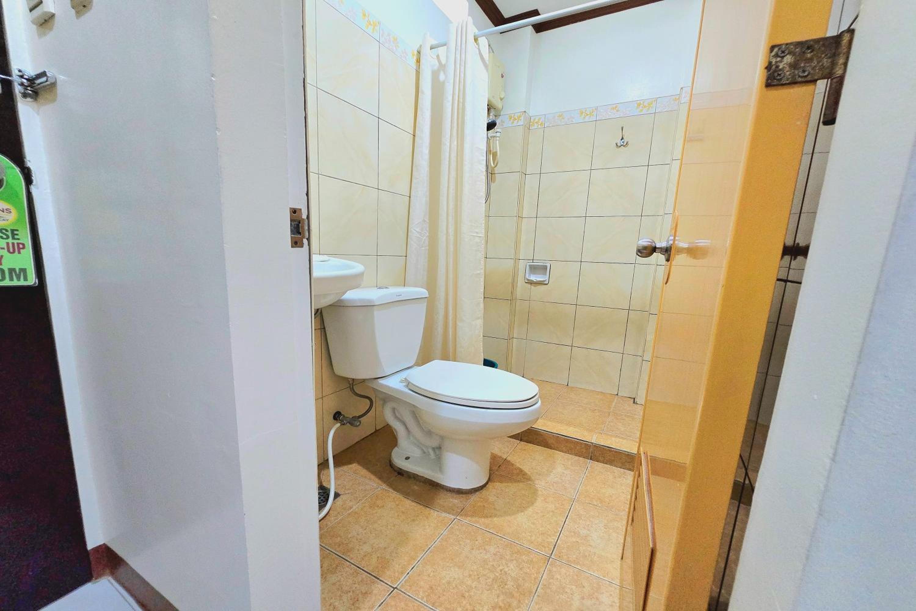 Standard Triple Room - Photo 16