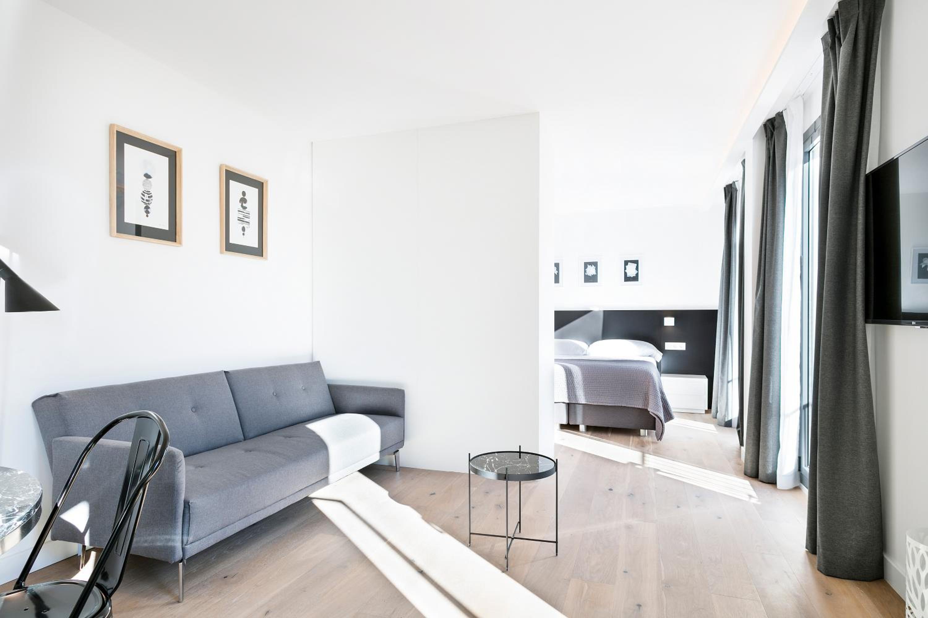 One-Bedroom Apartment photo 2