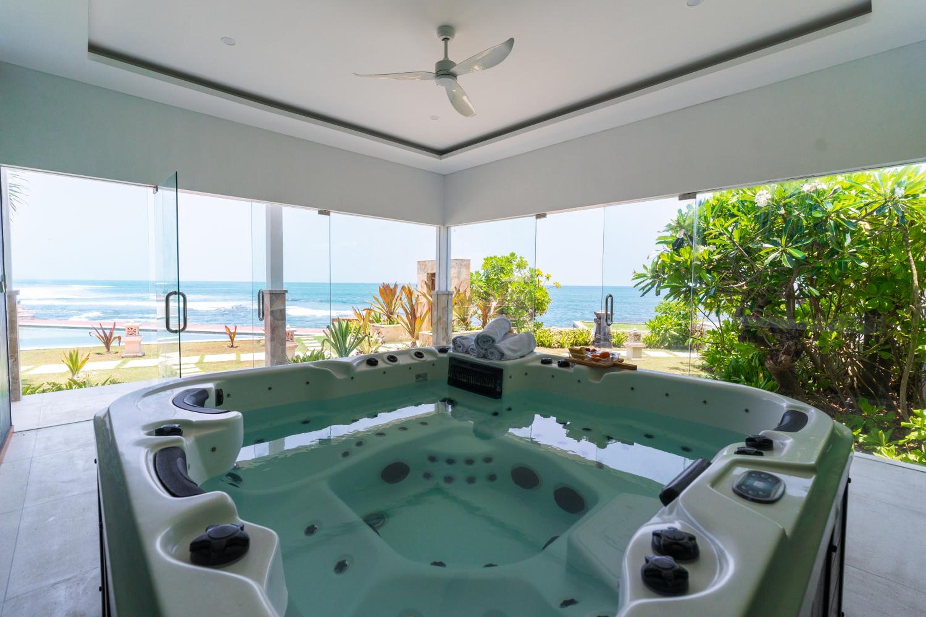 Villa - Beach Front - Photo 13