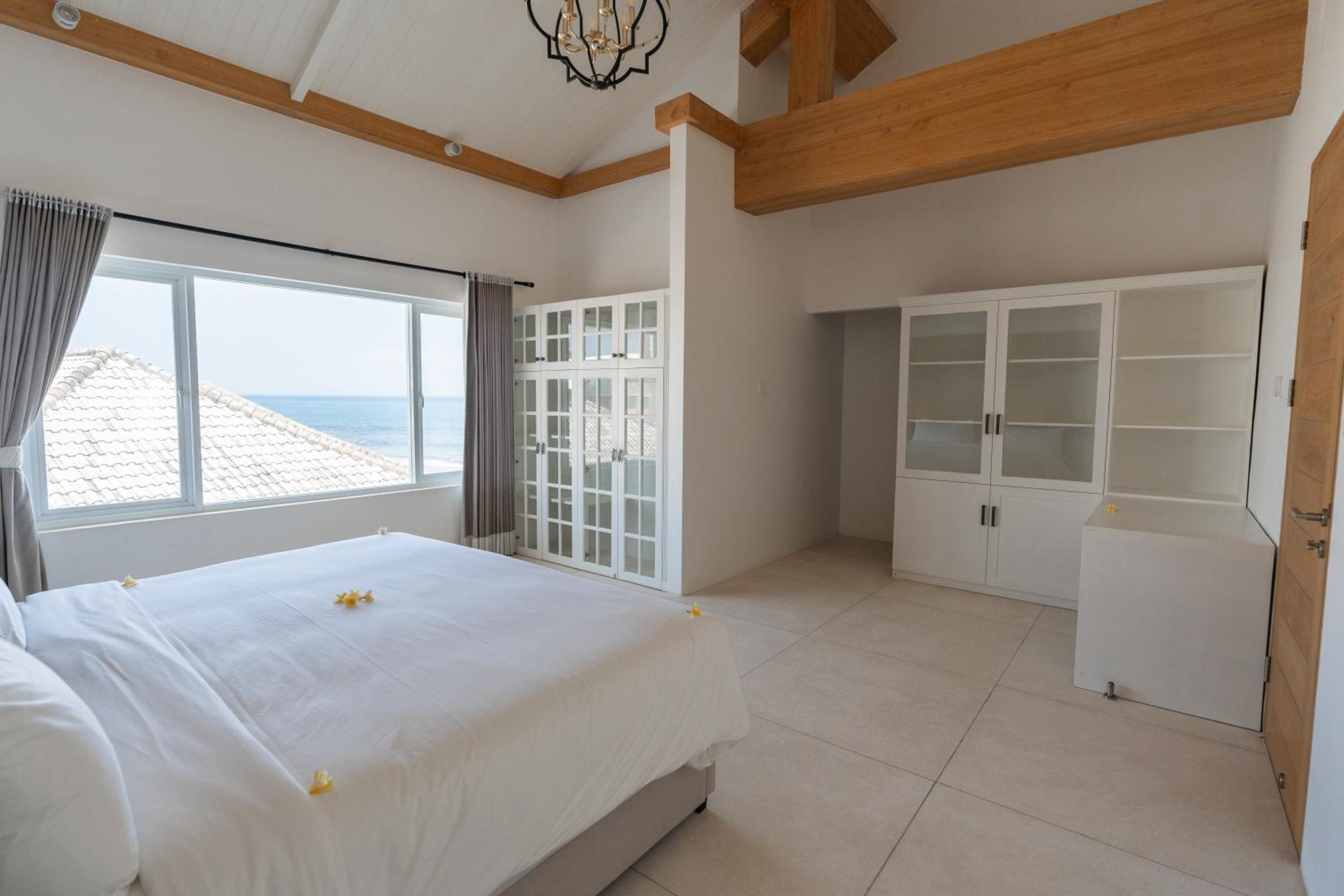 Villa - Beach Front - Photo 15
