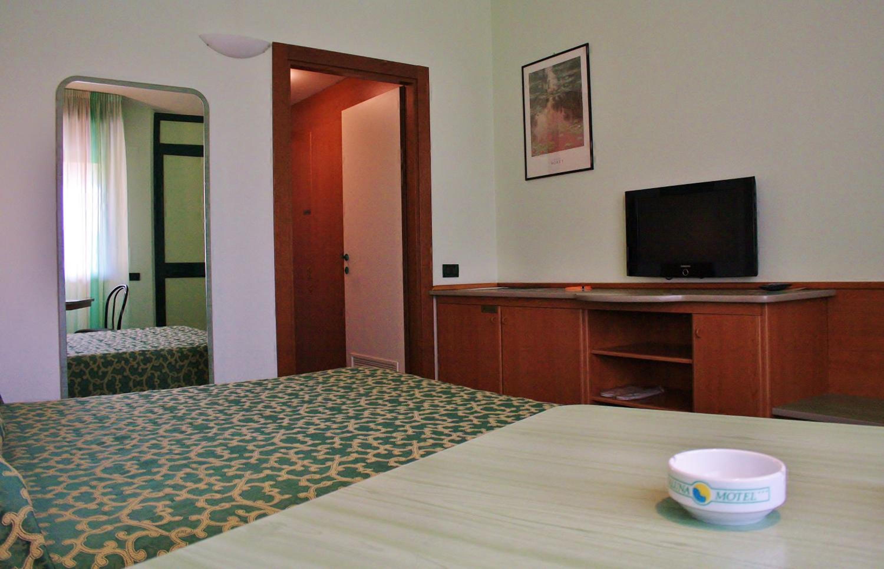 Basic Double Room photo 3