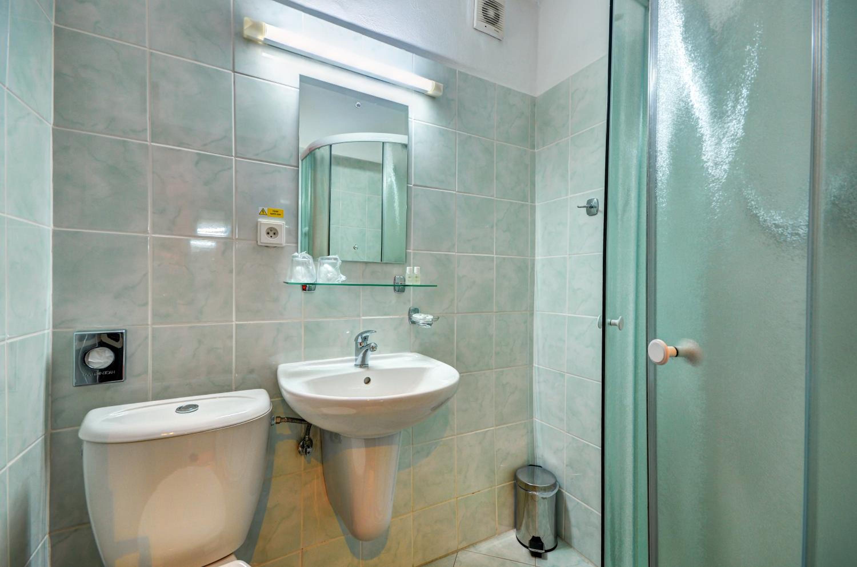 Standard Double or Twin Room photo 3