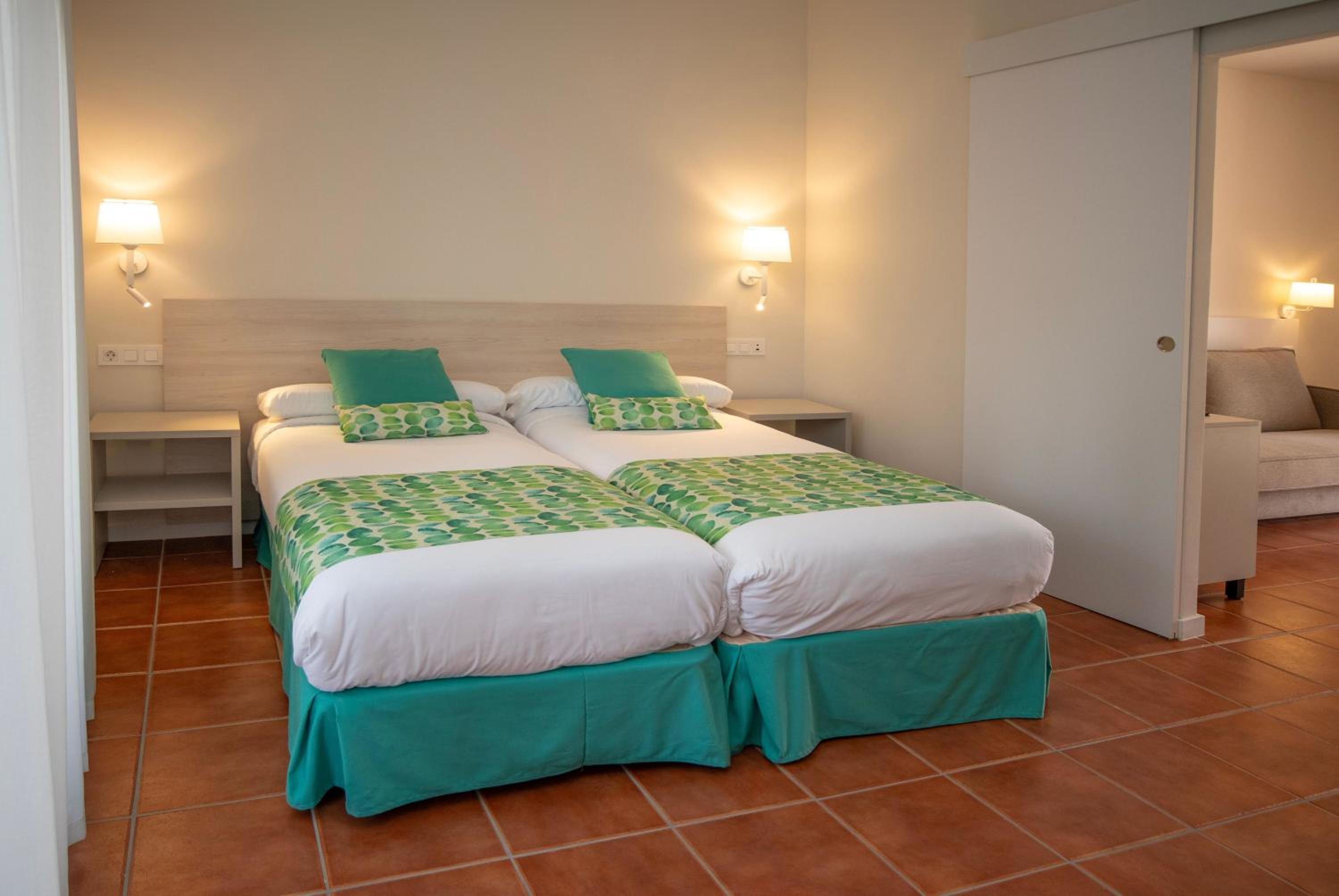 Standard Twin Room with Terrace (1 Adult)