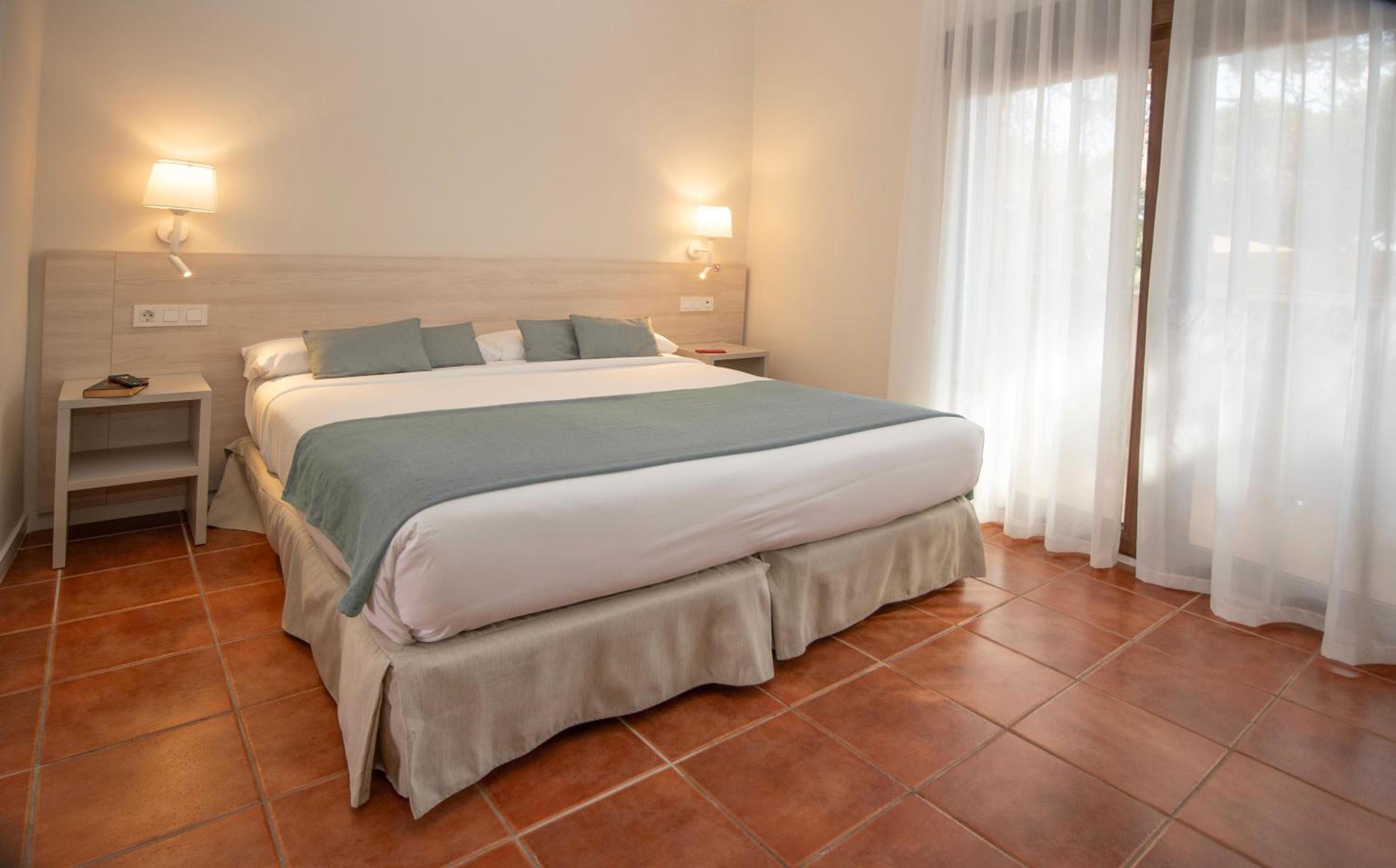 Queen Room with Garden View