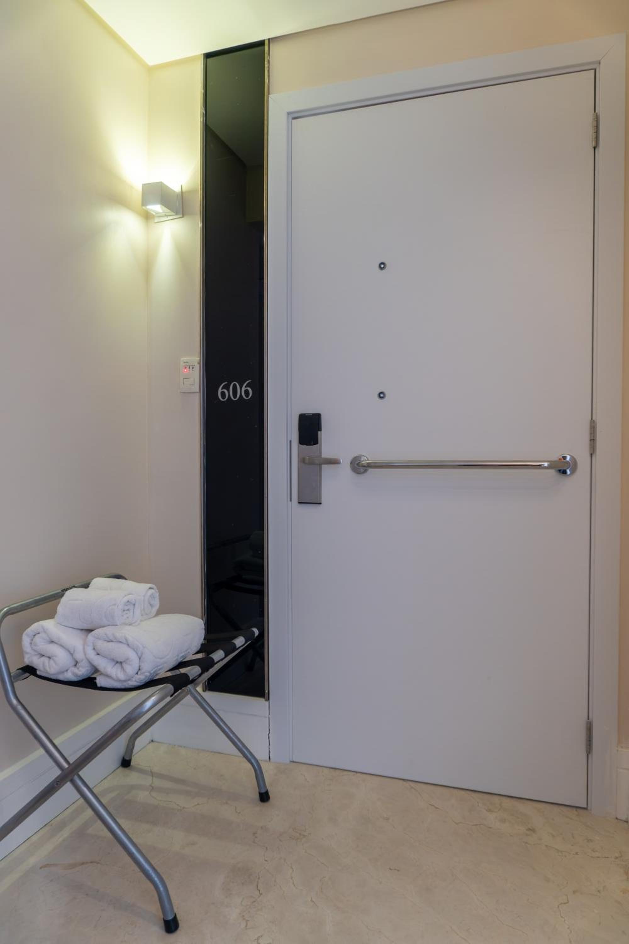 Deluxe Double Room - Disability Access photo 2
