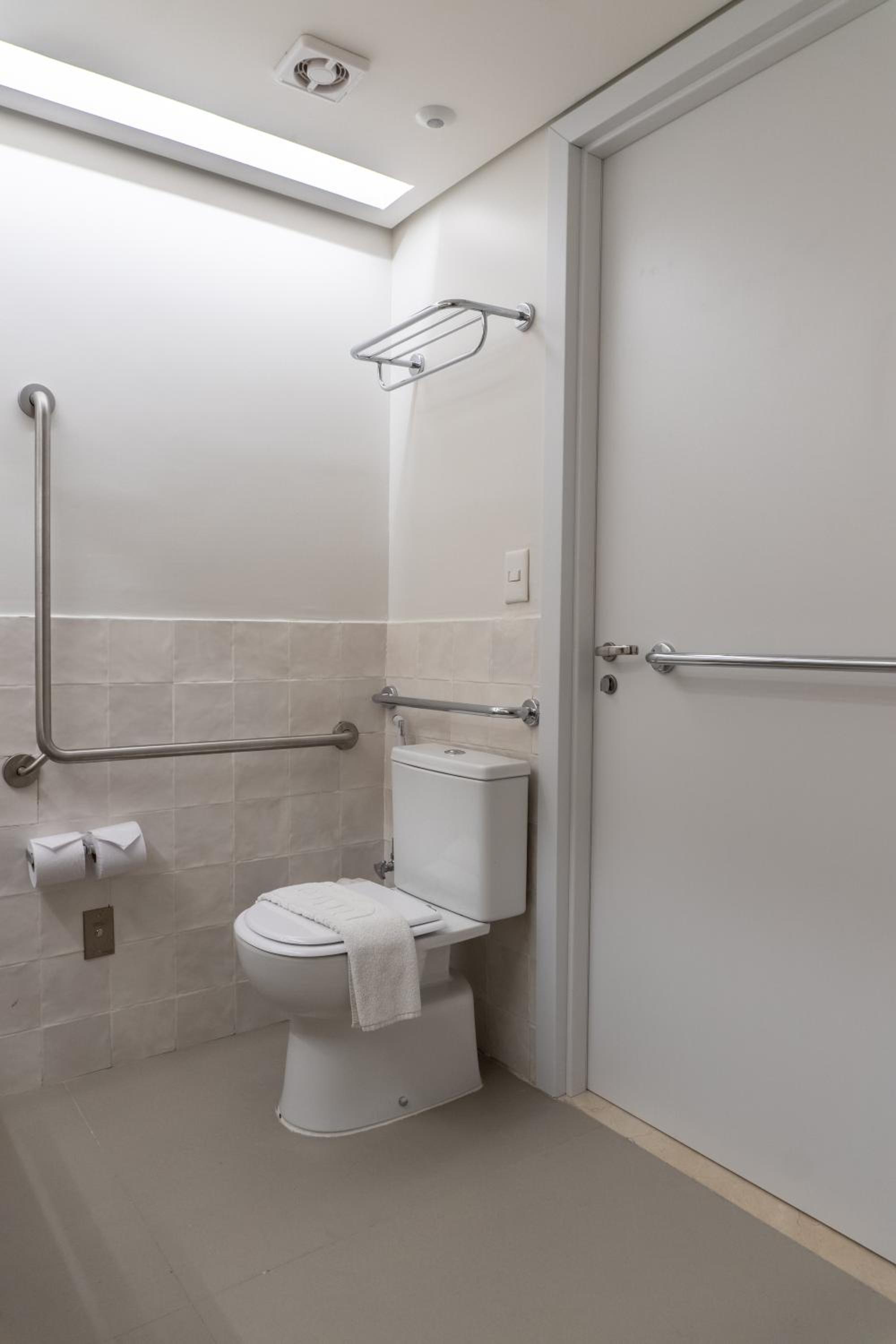 Standard Double Room - Disability Access photo 3
