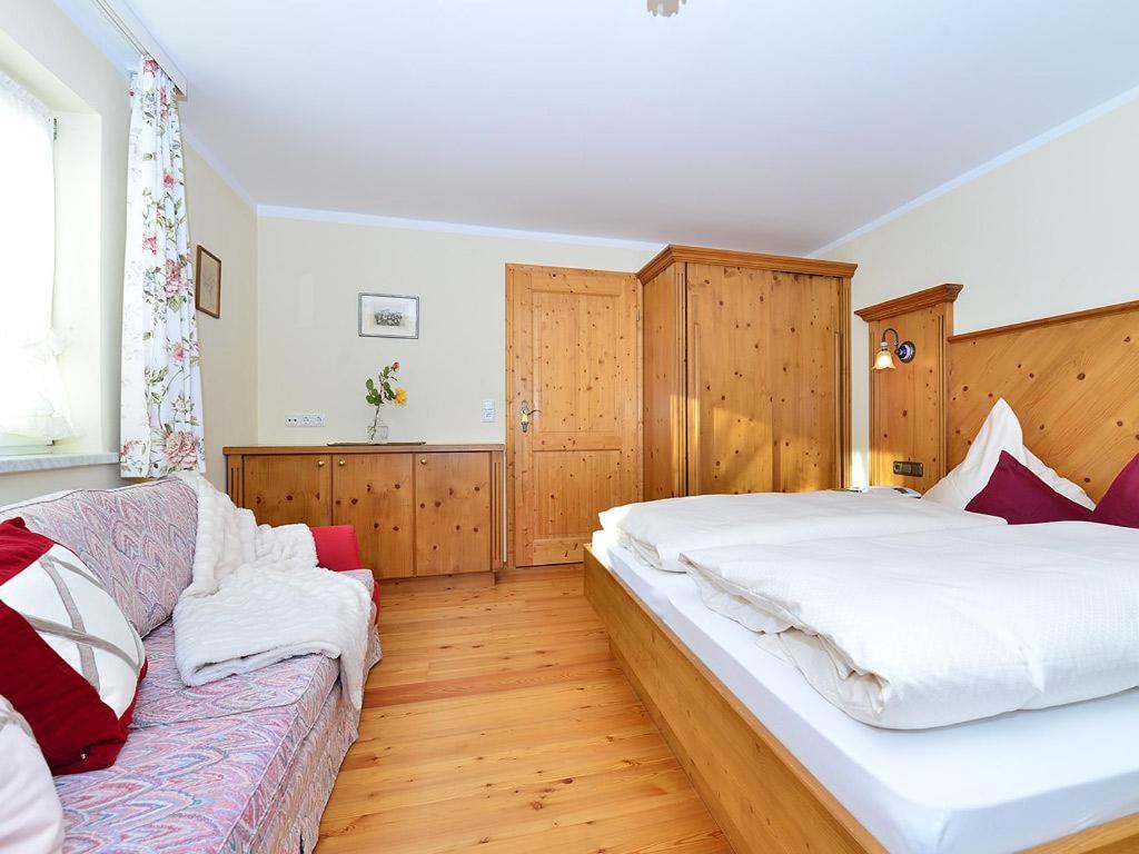 Two-Bedroom Apartment with Mountain View photo 1