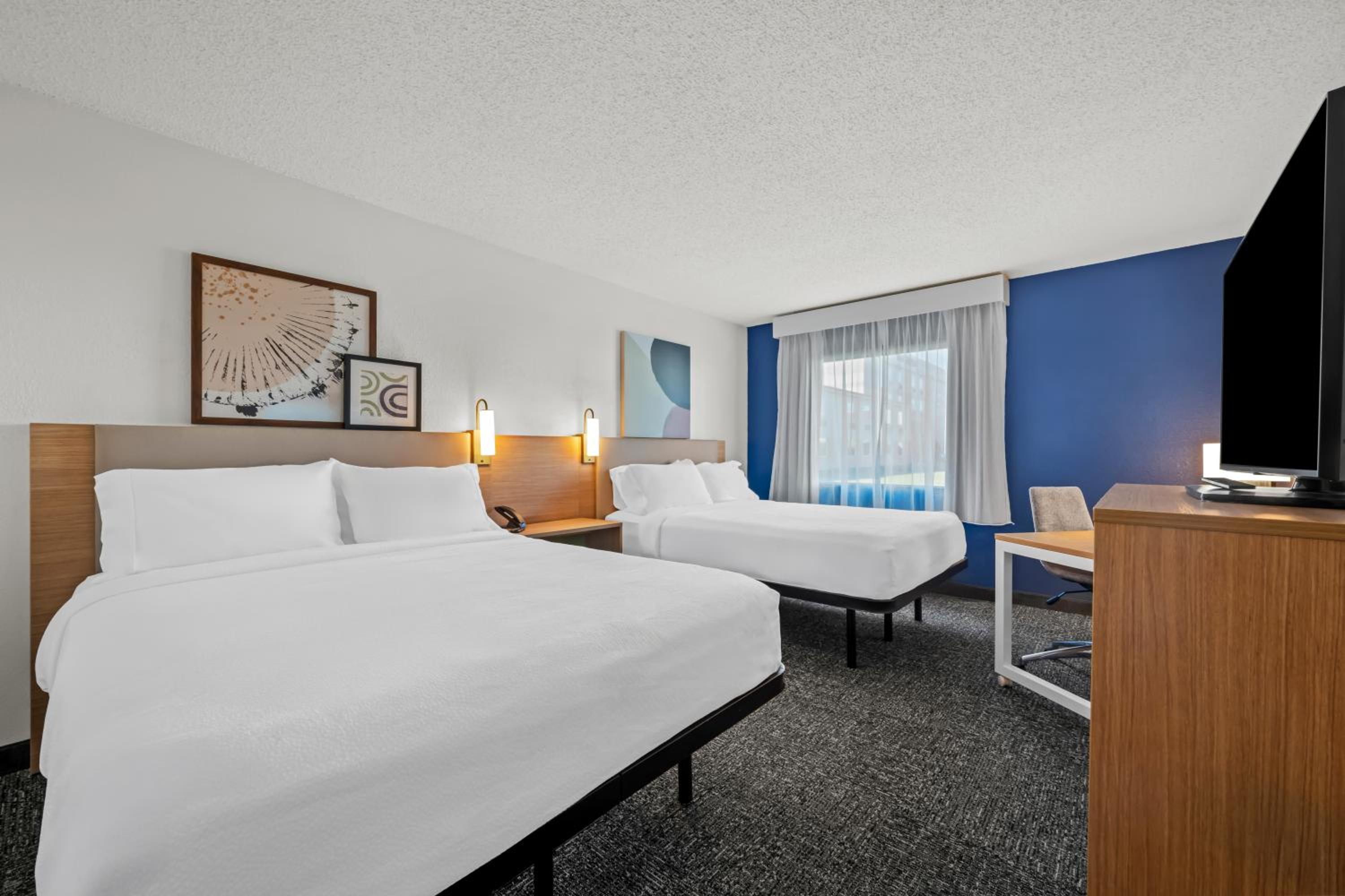 Queen Room with Two Queen Beds and Roll-In Shower - Mobility Access - Photo 2