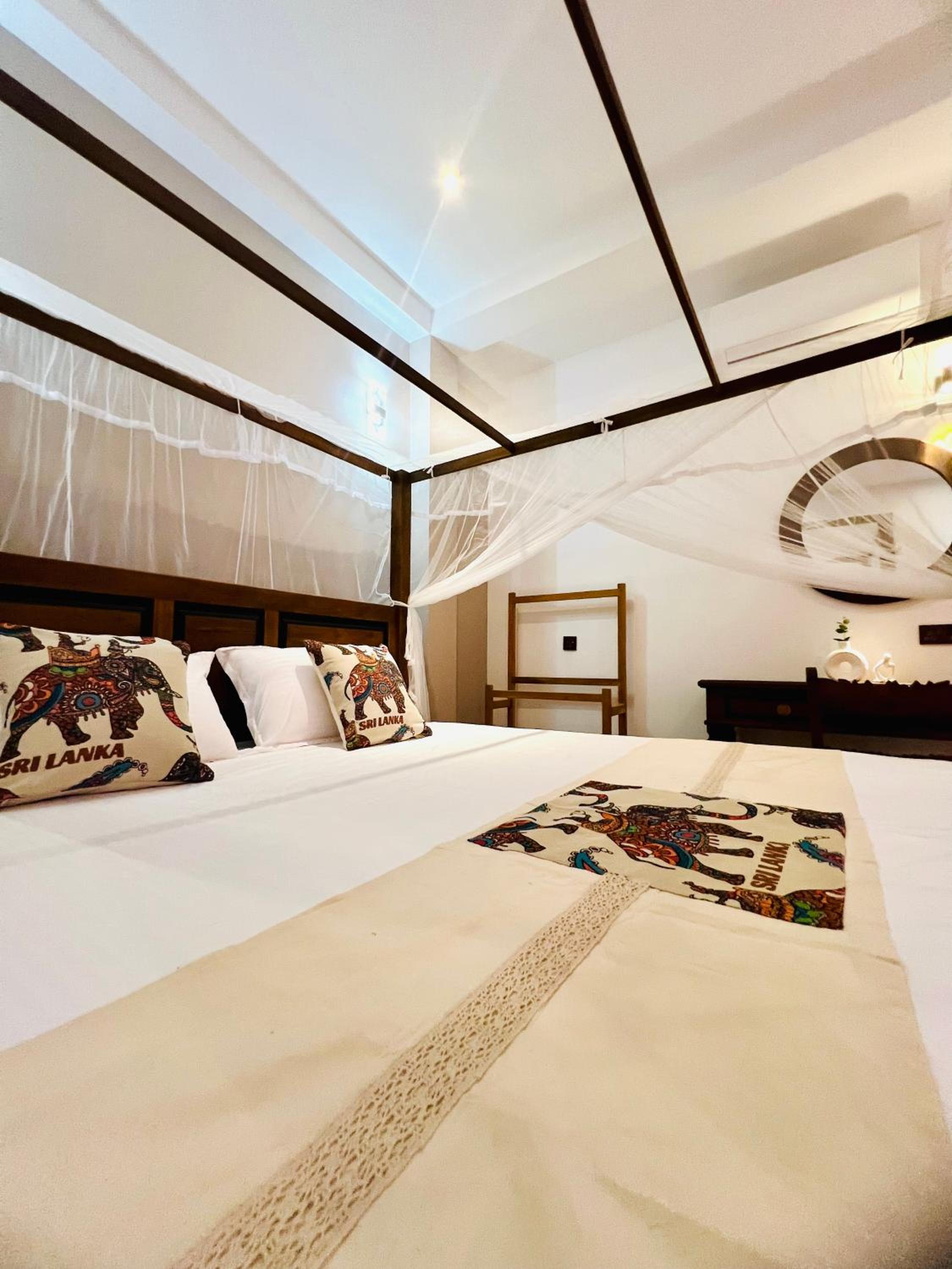 Standard King Room photo 1