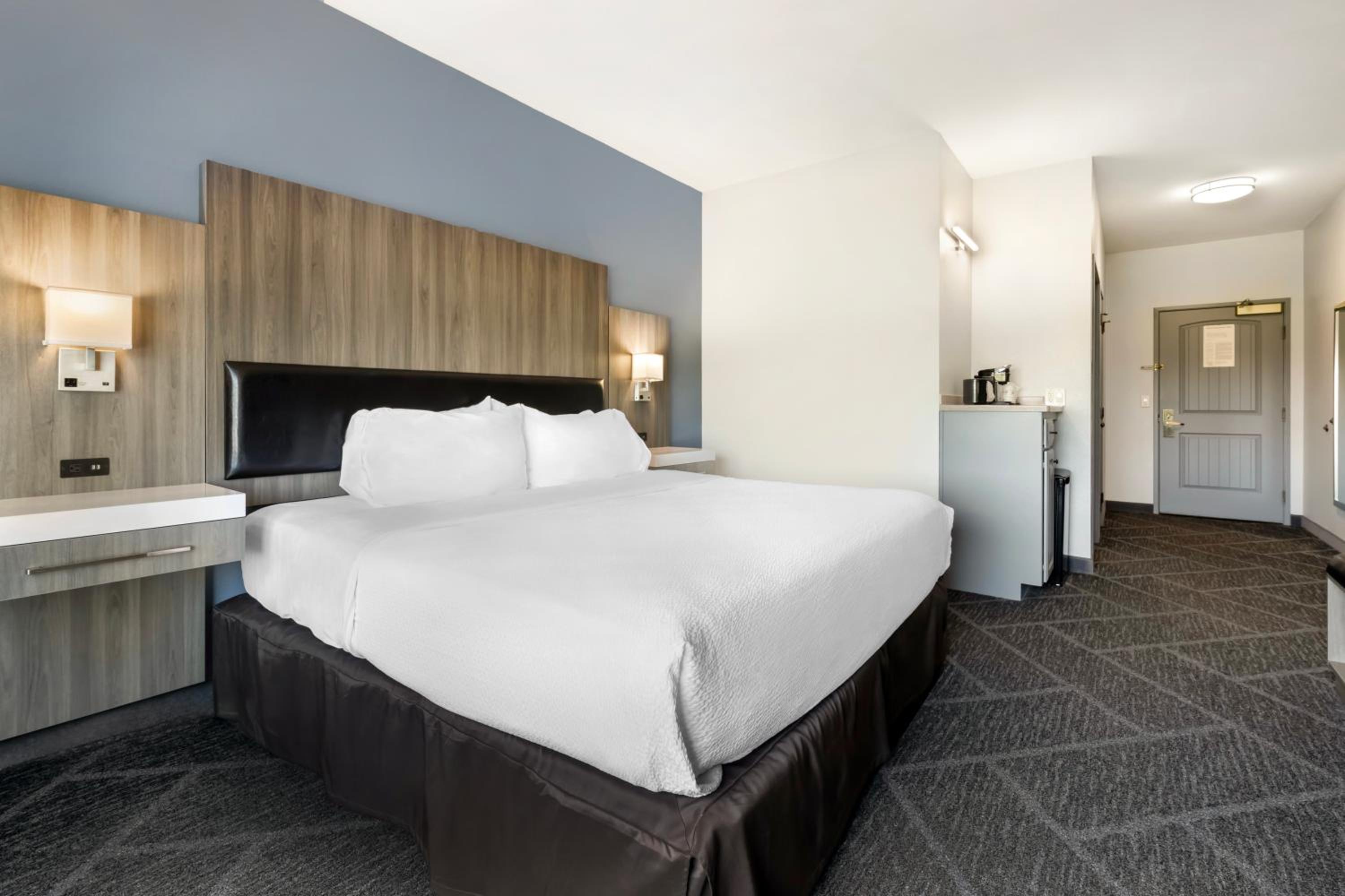 King Room - Non-Smoking - Photo 1