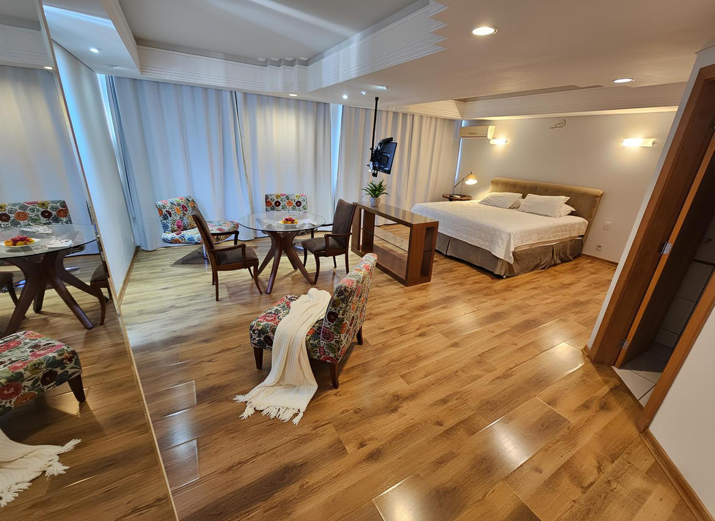 Deluxe King Suite