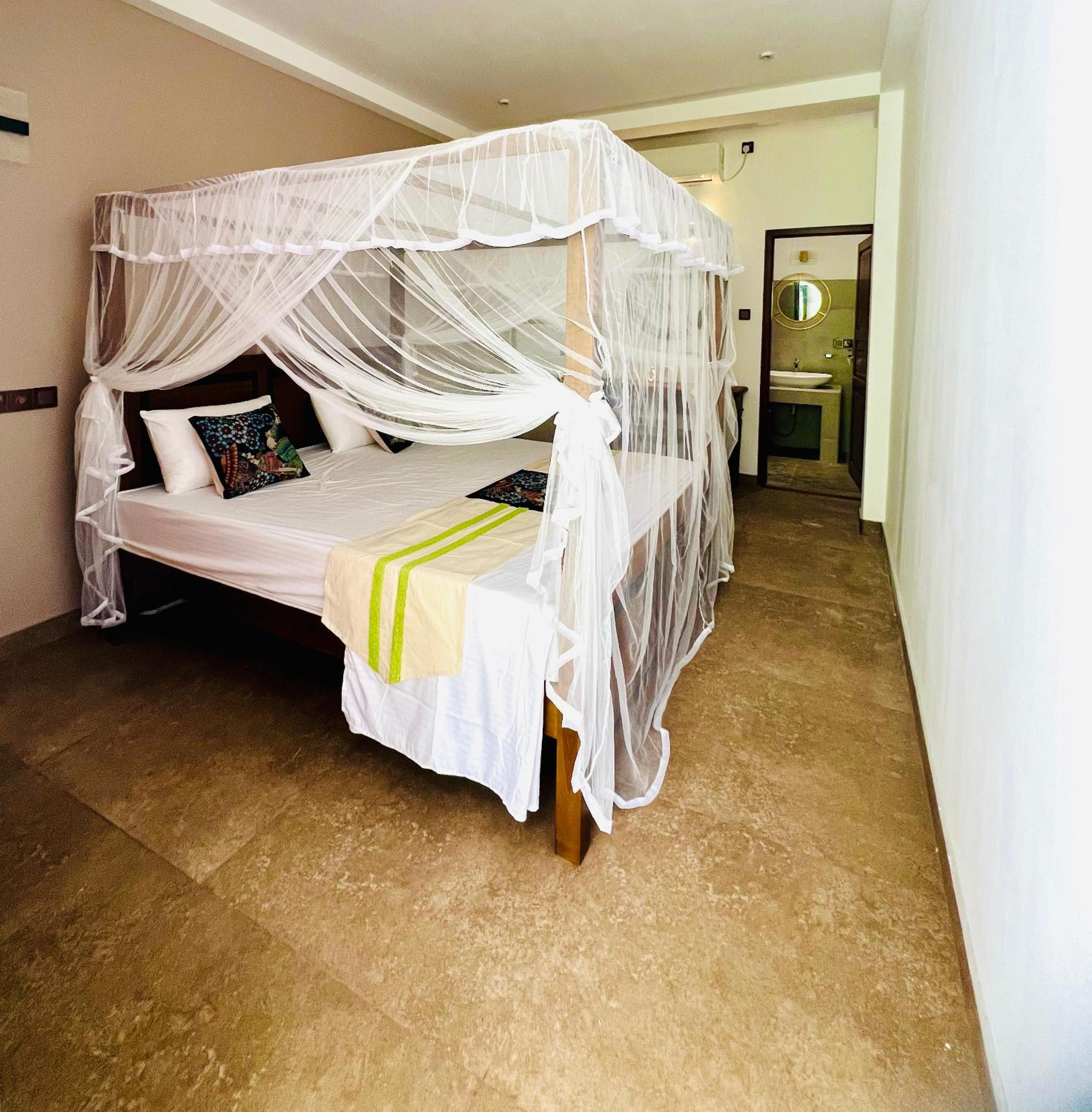 Standard King Room photo 2