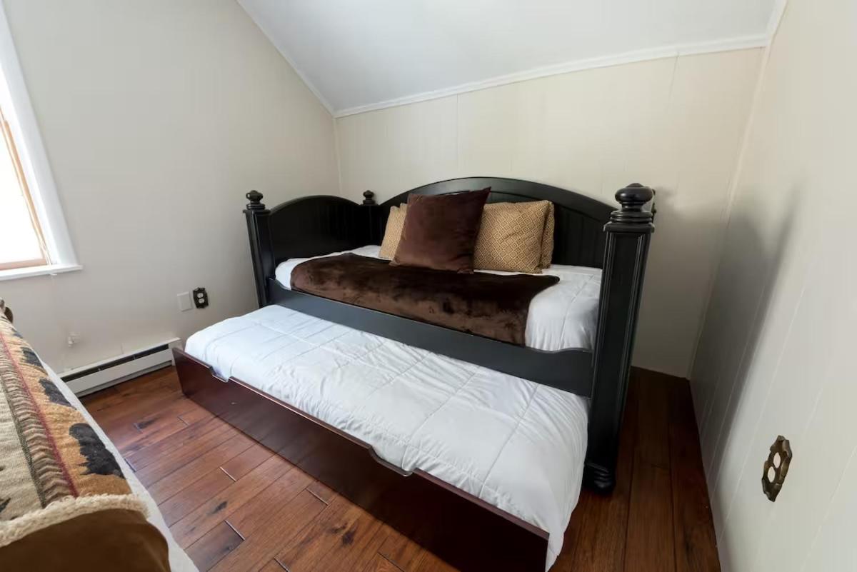 Beautiful Lakefront Home  photo 3