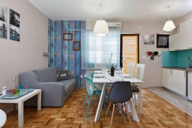 Apartment with Terrace photo 1
