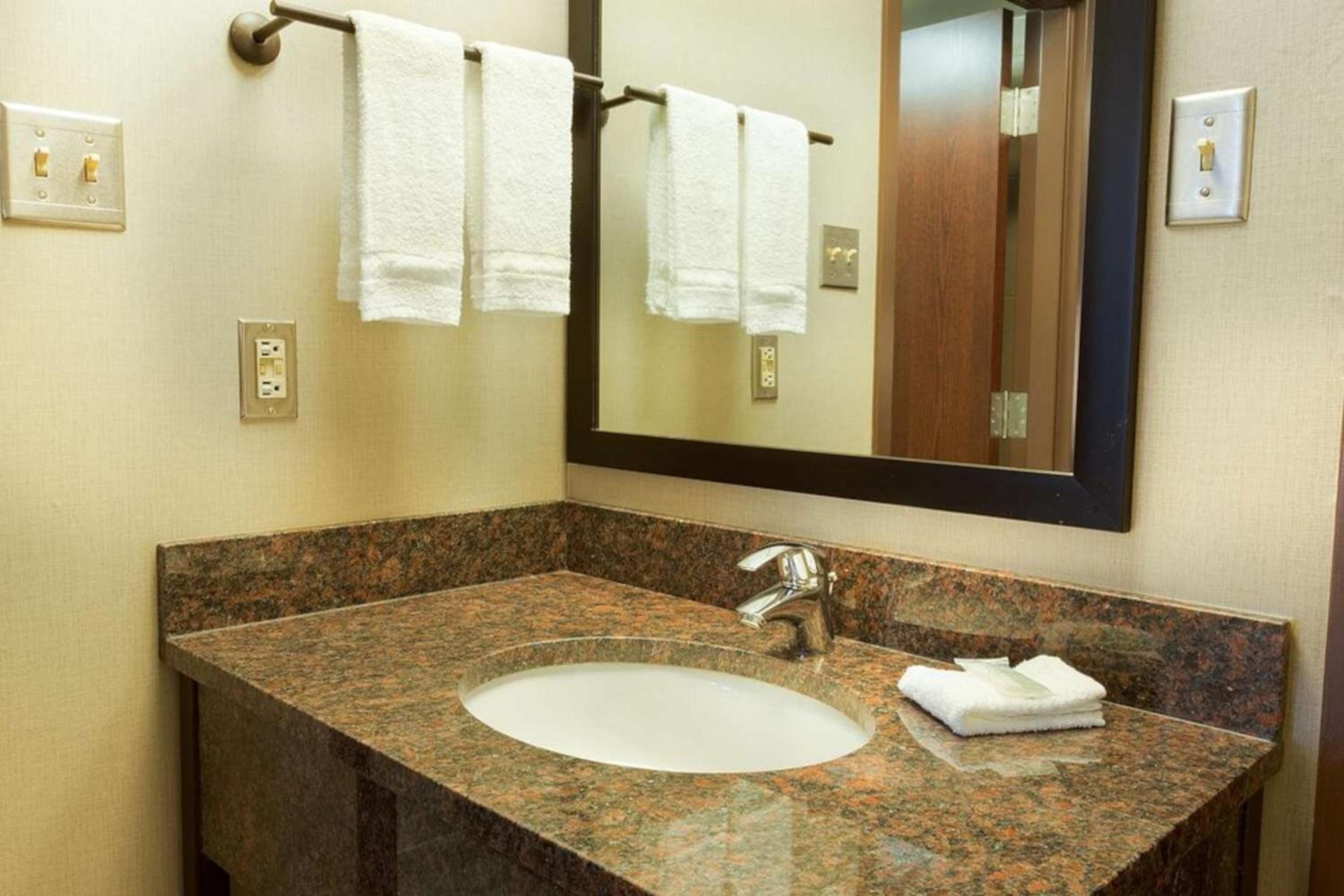 Deluxe King Room - Mobility/Hearing Accessible - Non-Smoking - Photo 6