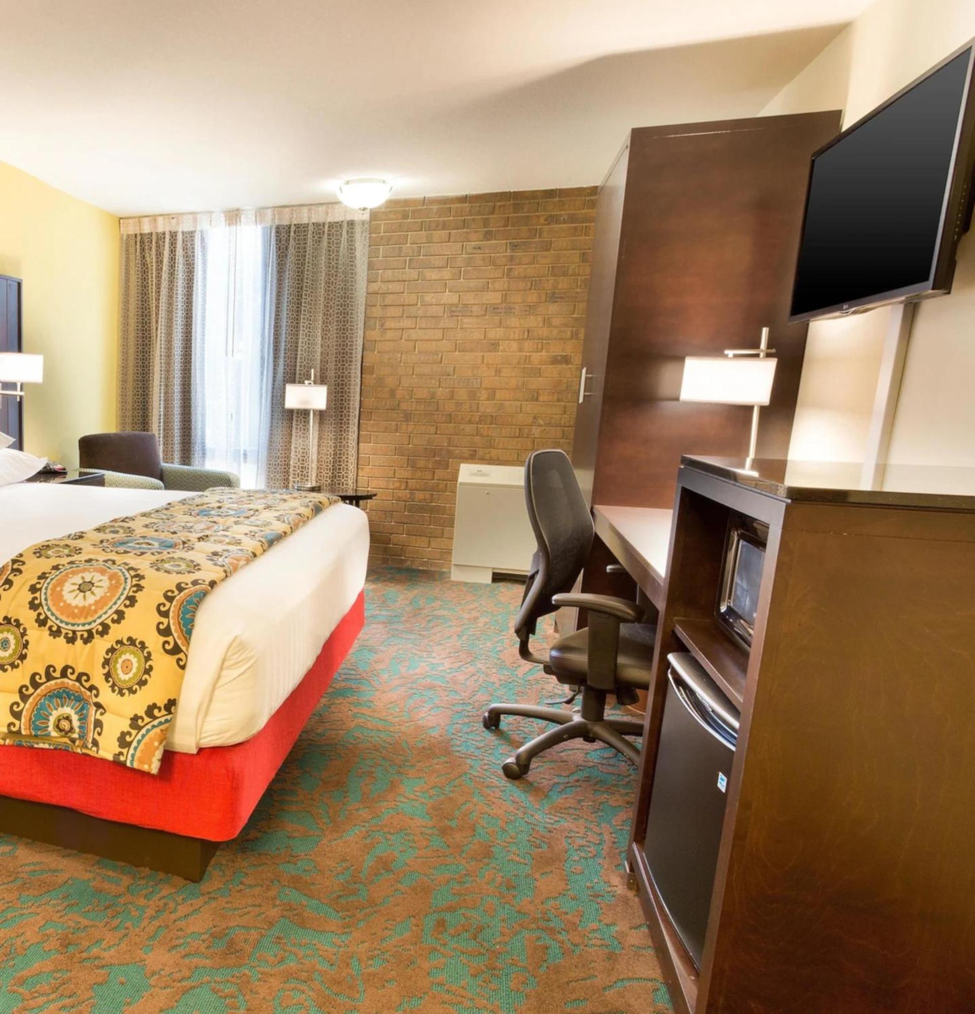 Deluxe King Room - Mobility/Hearing Accessible - Non-Smoking - Photo 7