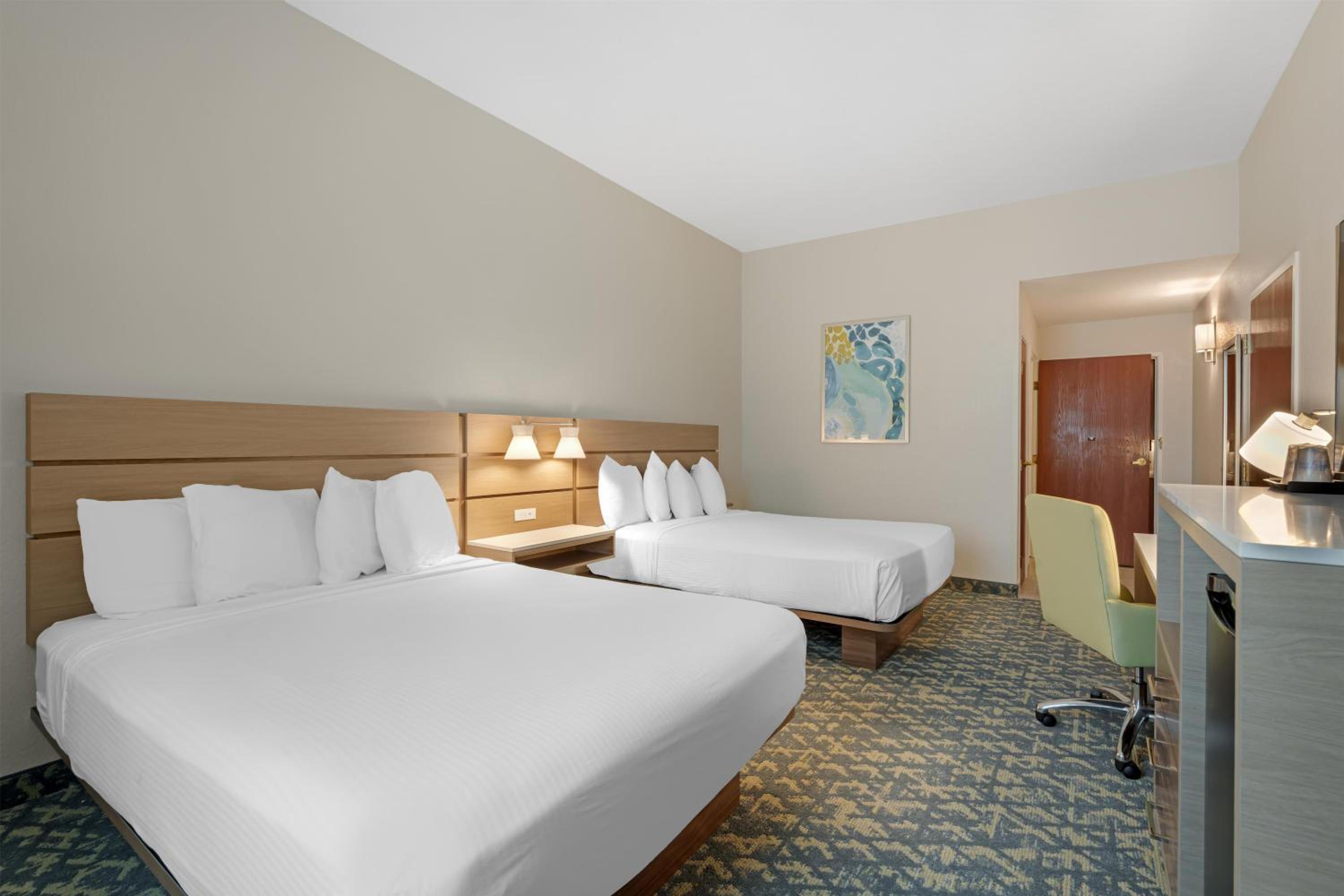 Queen Room with Two Queen Beds - Disability Access - Photo 1