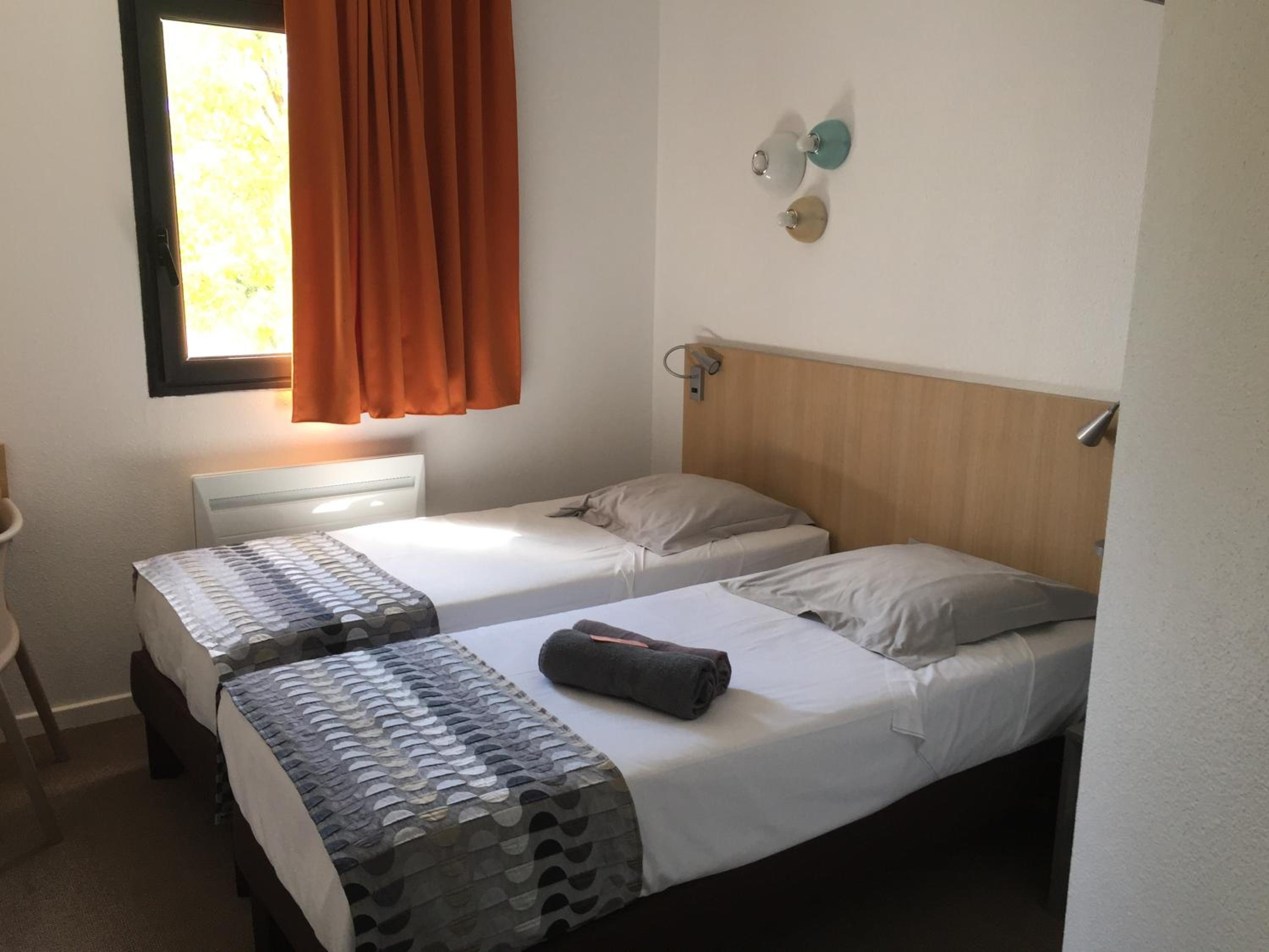 Standard Twin Room photo 2