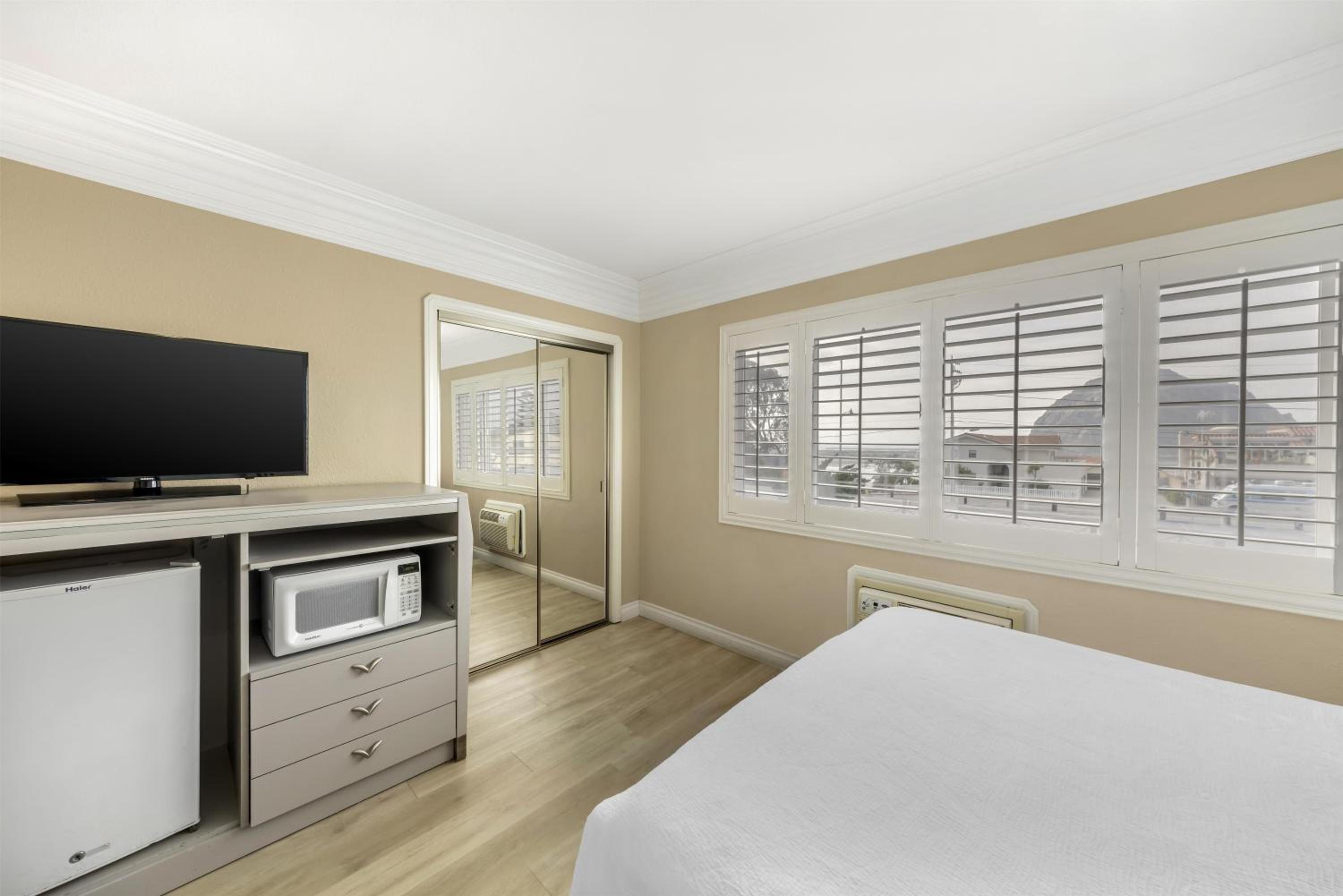Large Queen Room with Two Queen Beds - Non-Smoking photo 2