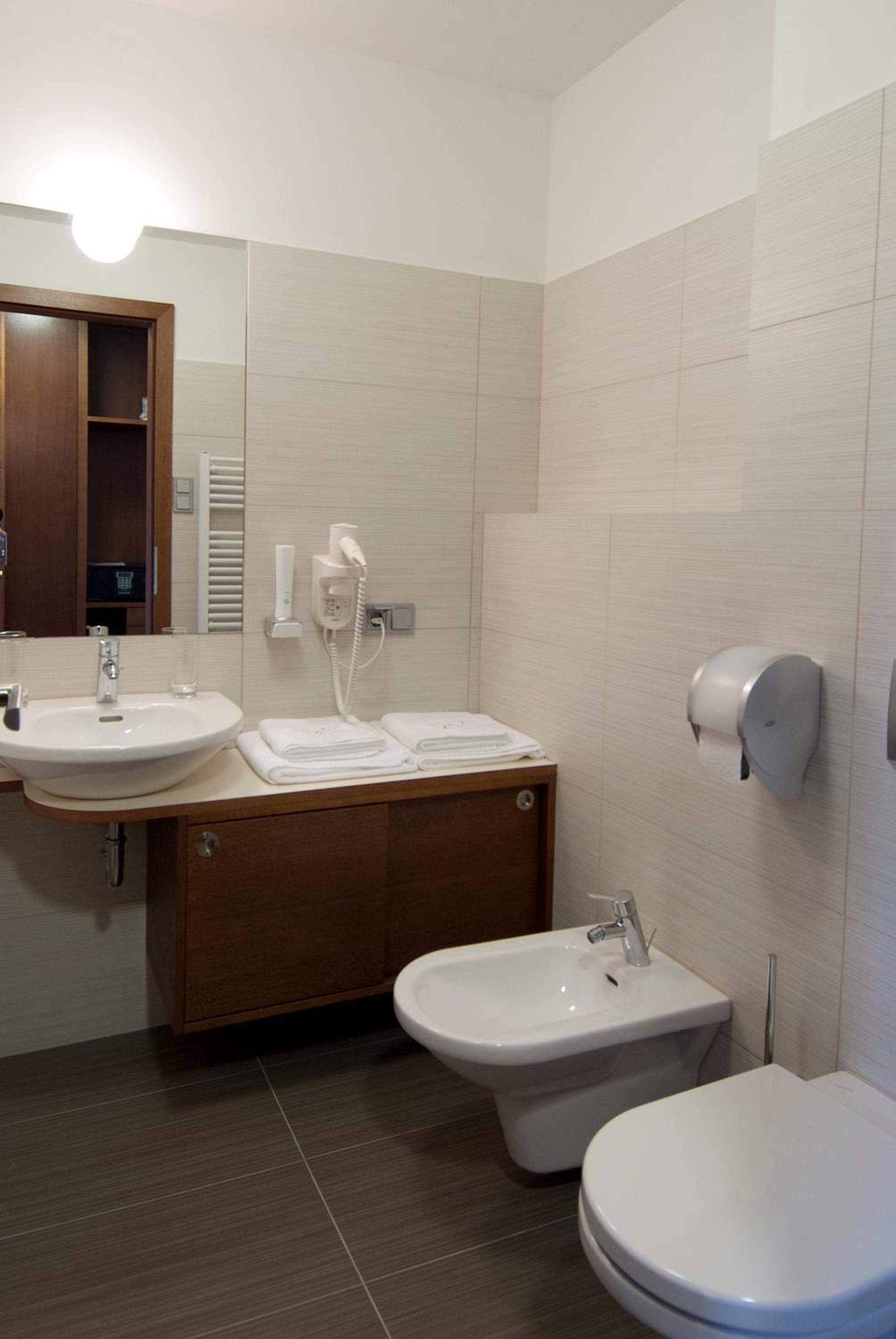 Standard Double Room - Photo 3