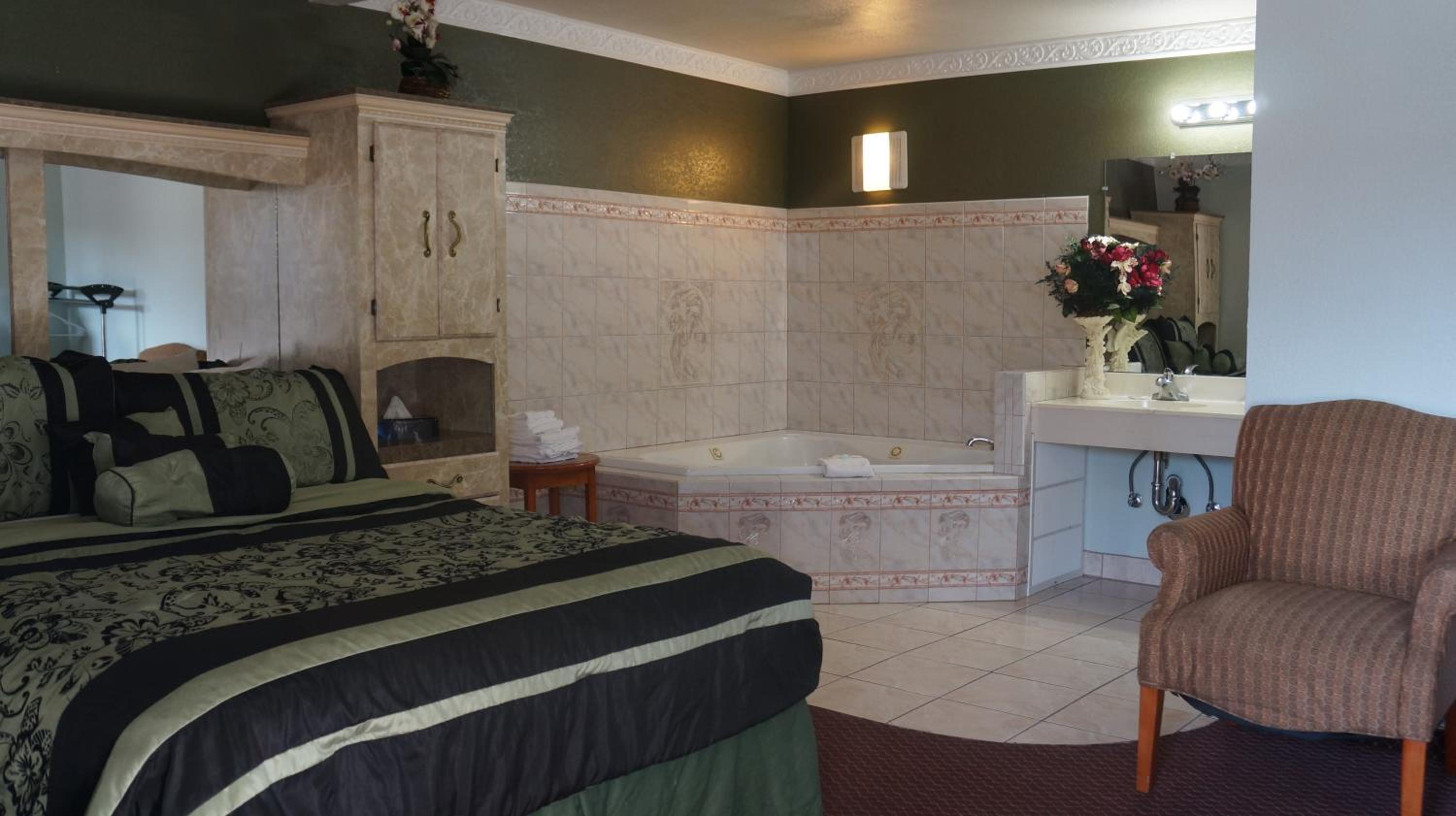 Queen Room with Spa Bath photo 1
