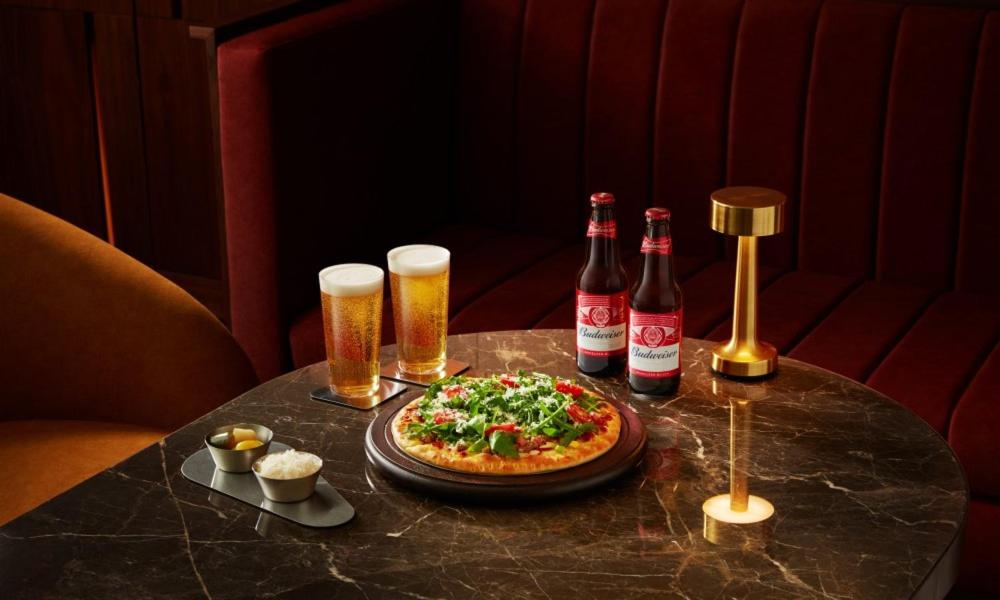 [LET THE MOMENT Weekday] Deluxe Double Room (Mountain View)  with Pizza & 2 Beer at LUX Bar 