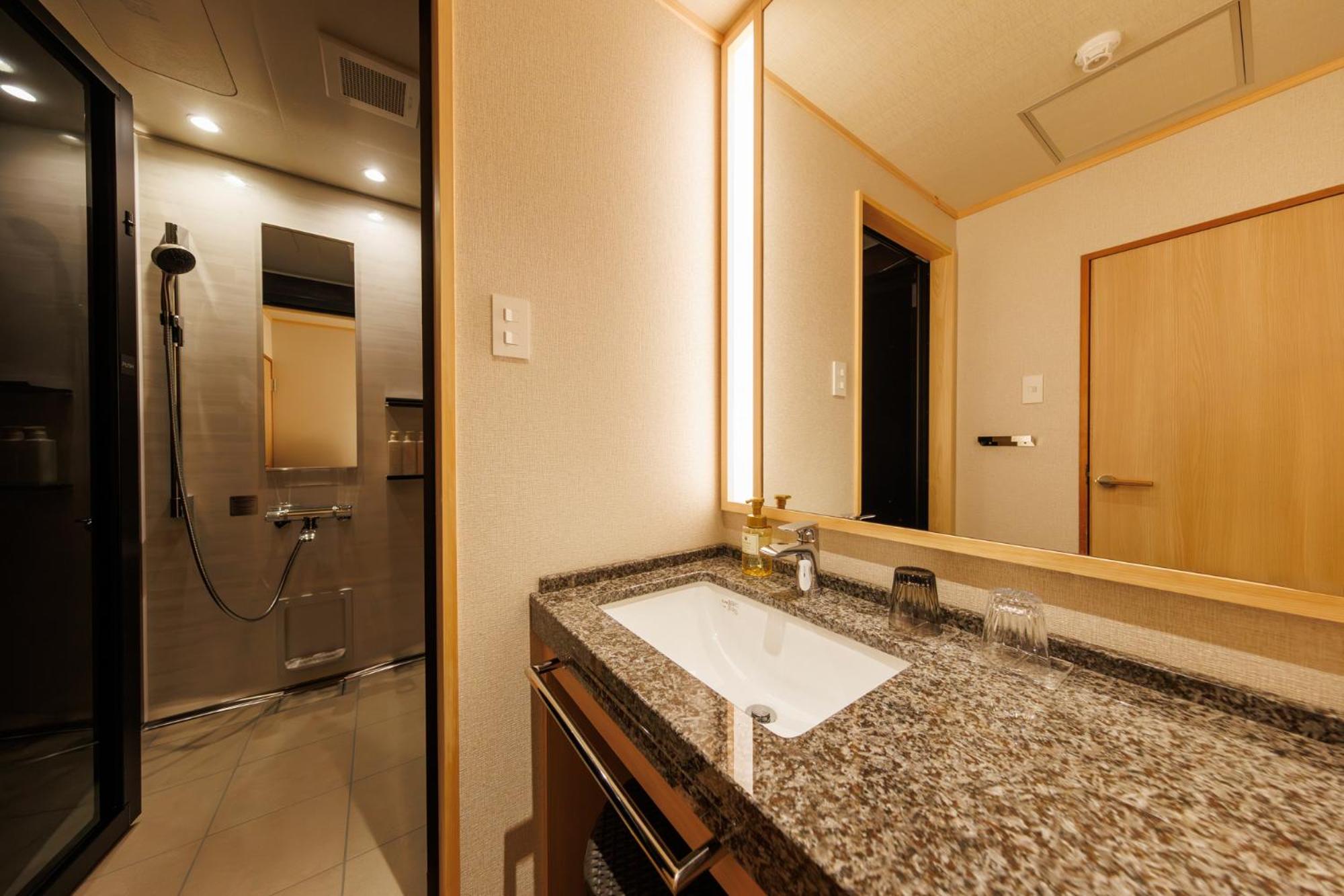Deluxe Double Room with Shower photo 2