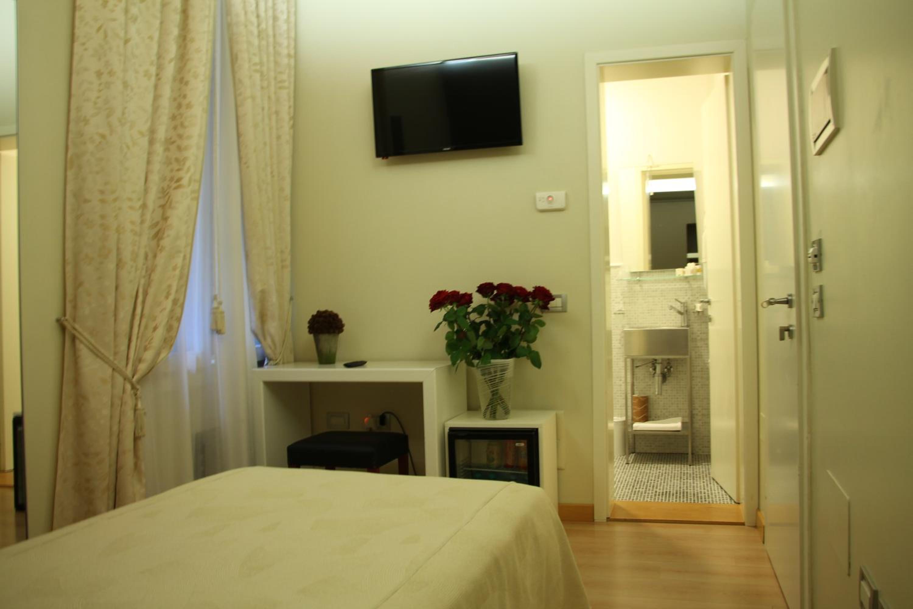Single Room photo 3