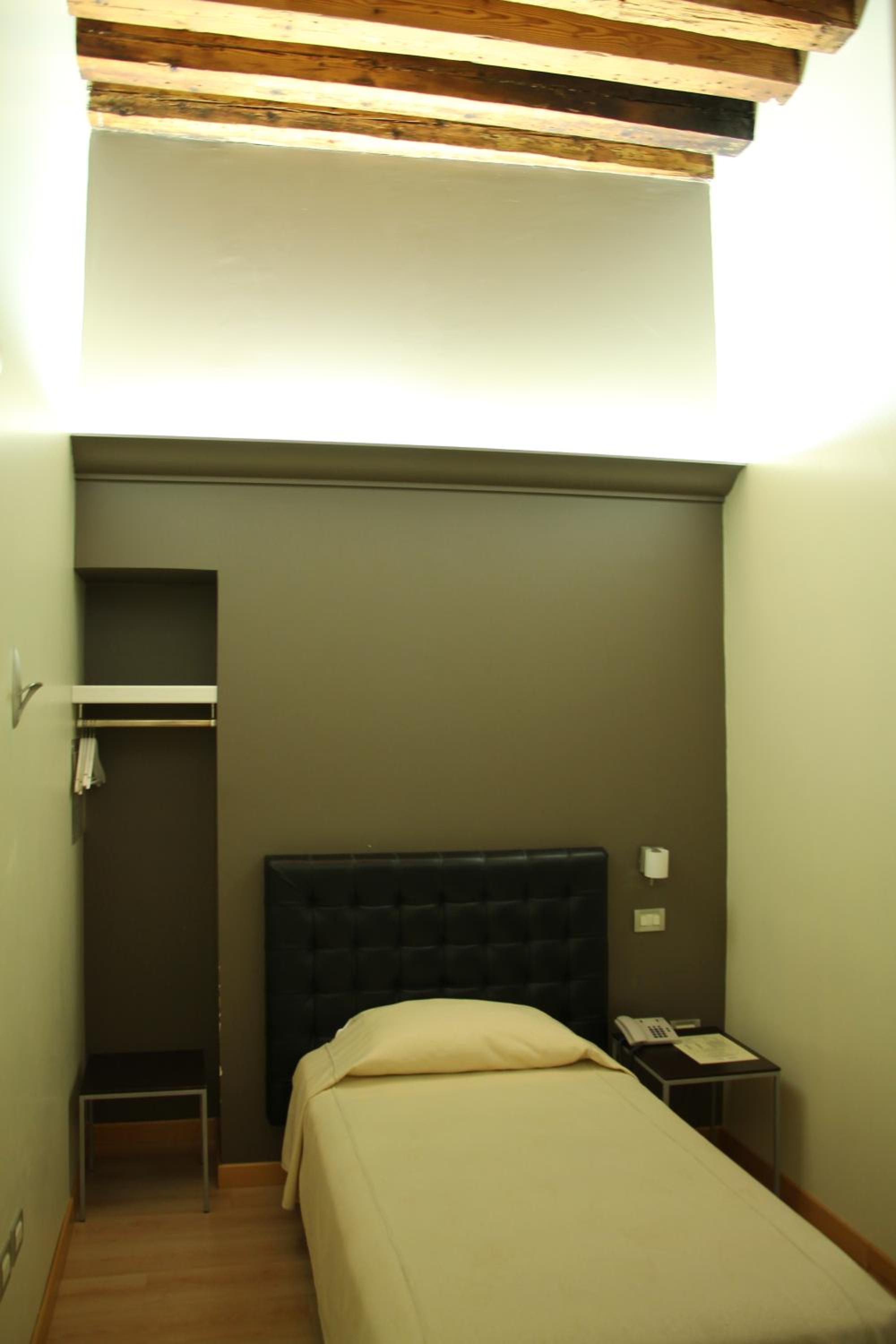 Single Room photo 1