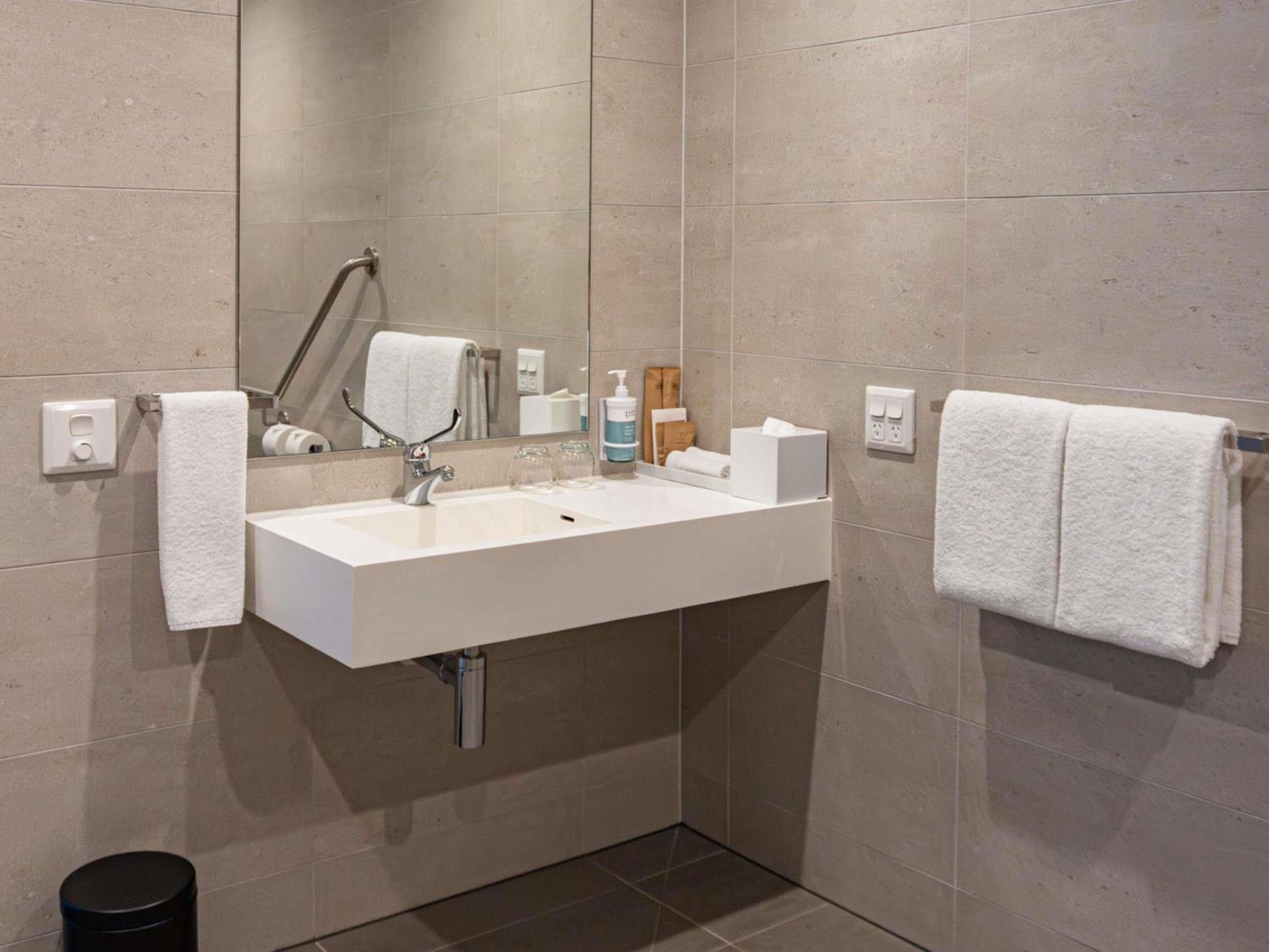 Standard Queen Room - Accessible
