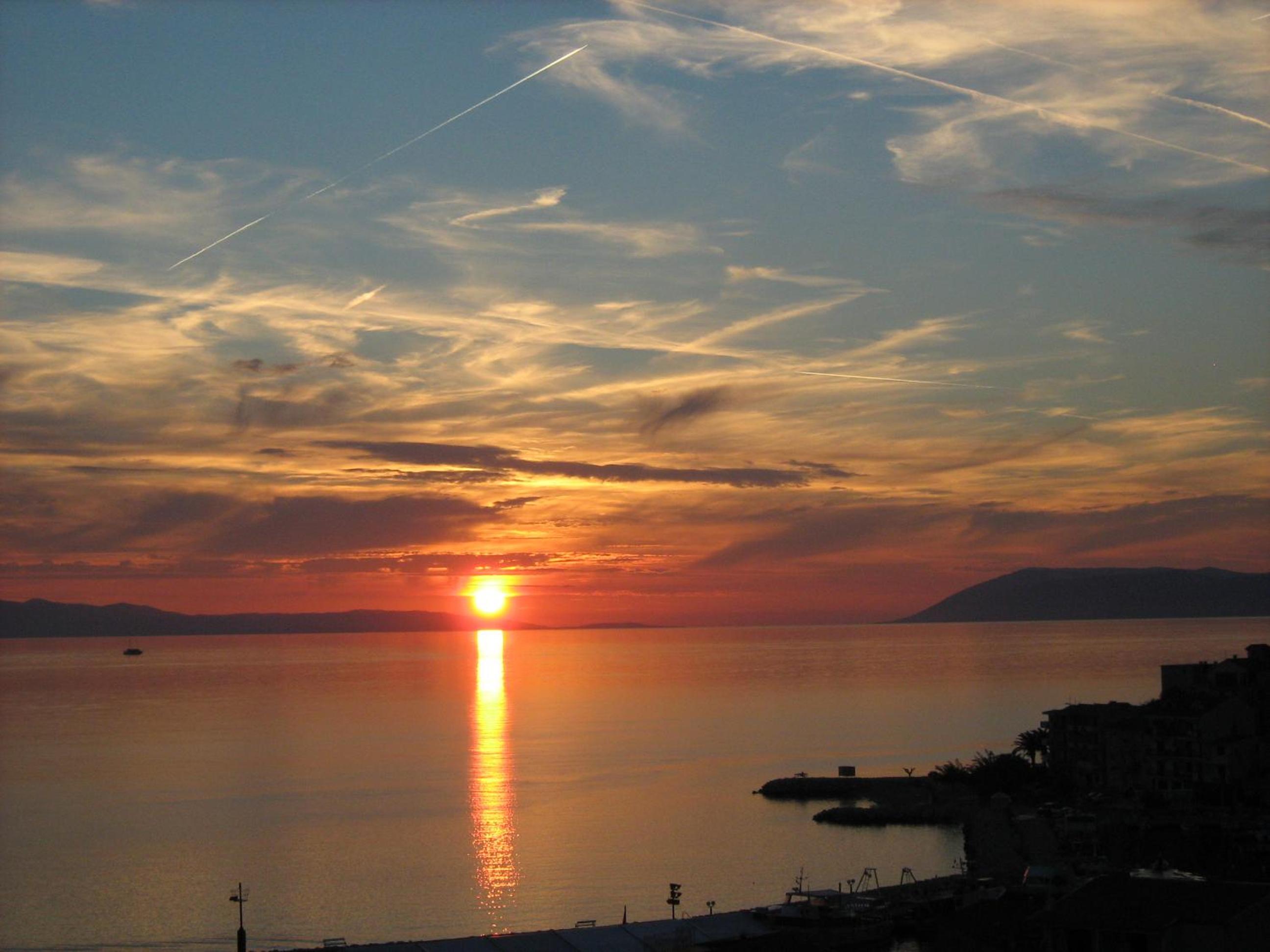 Apartment with Sea View - Photo 9