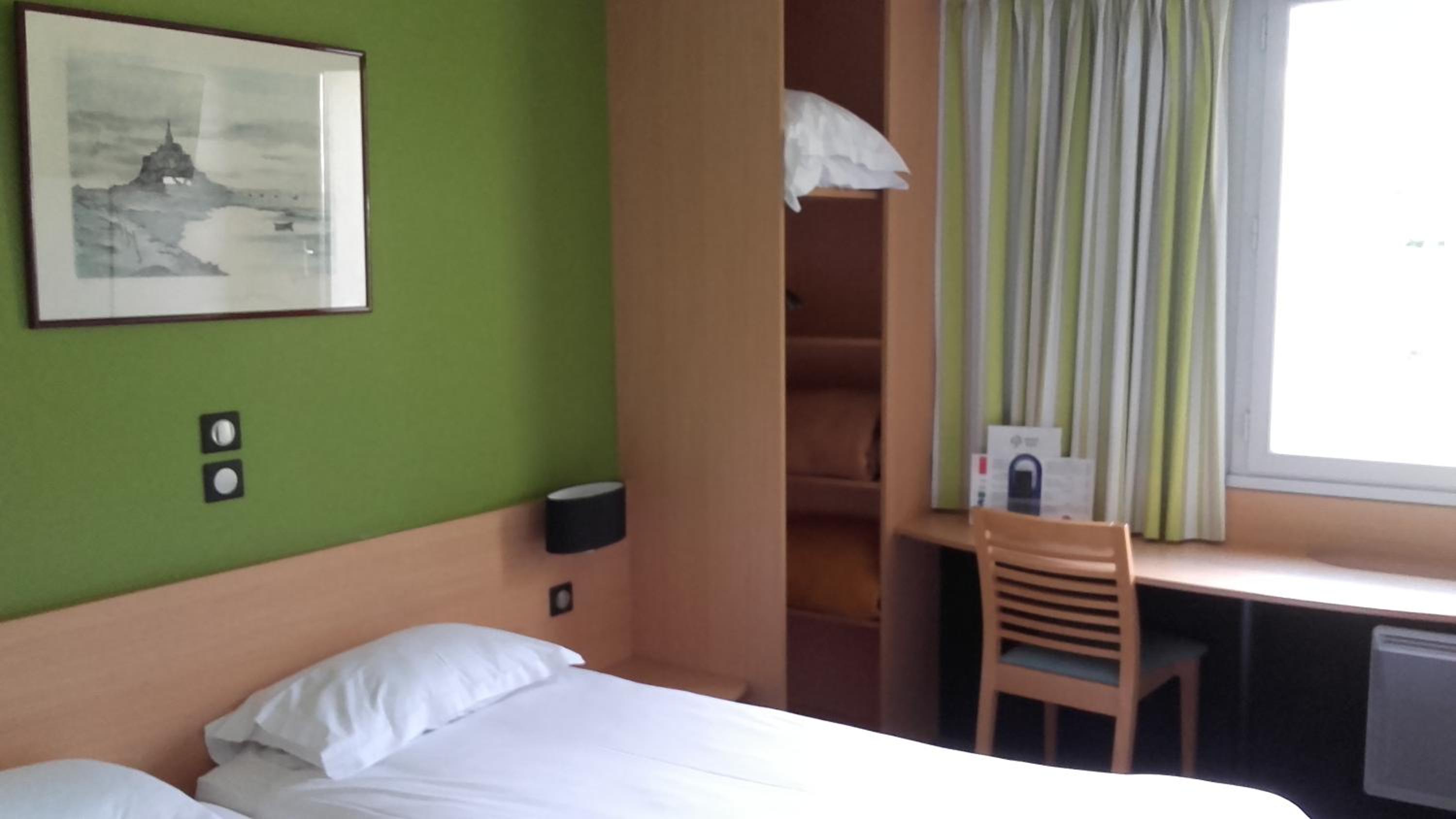 Twin Room - Photo 8