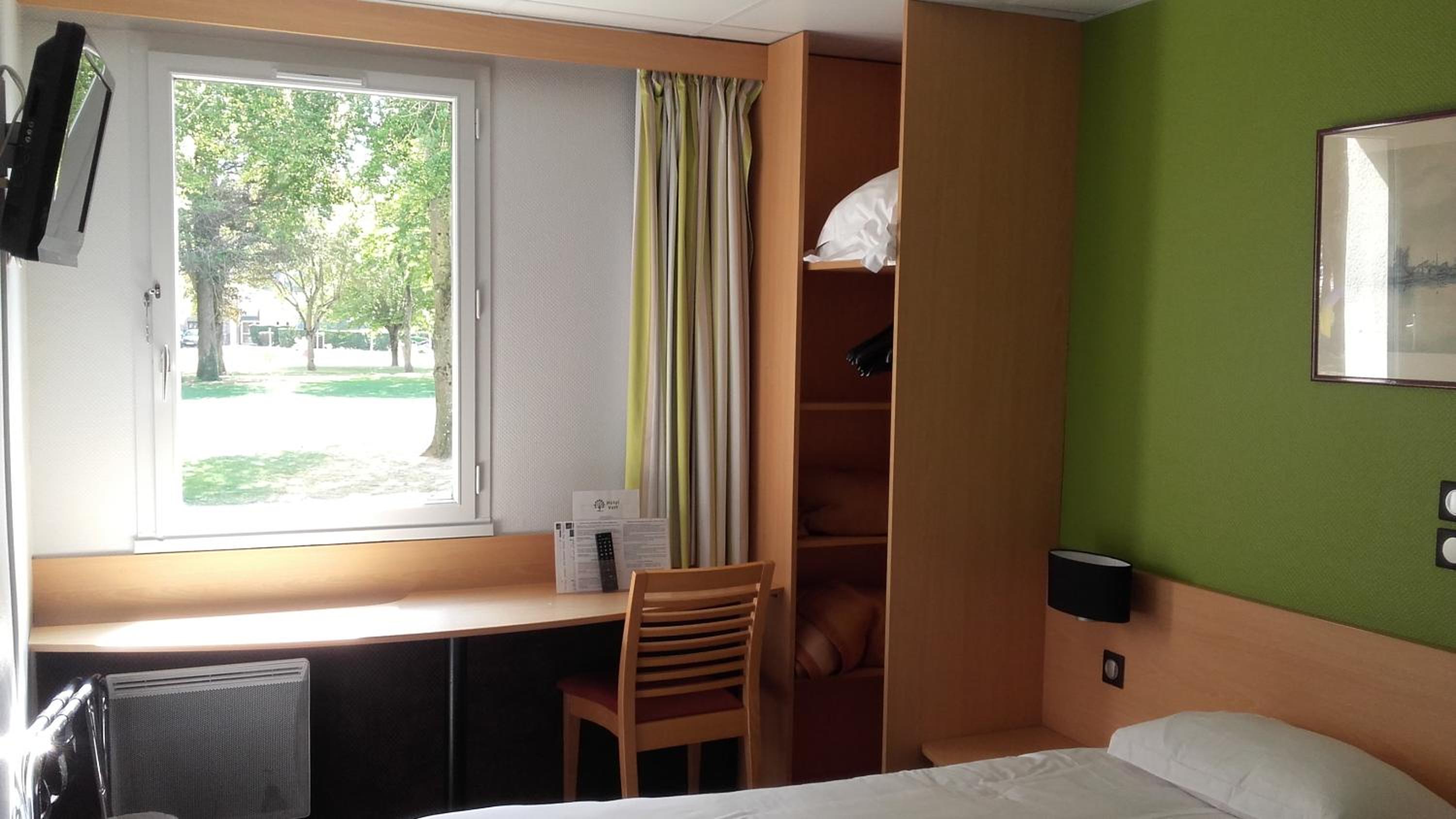 Twin Room - Photo 9