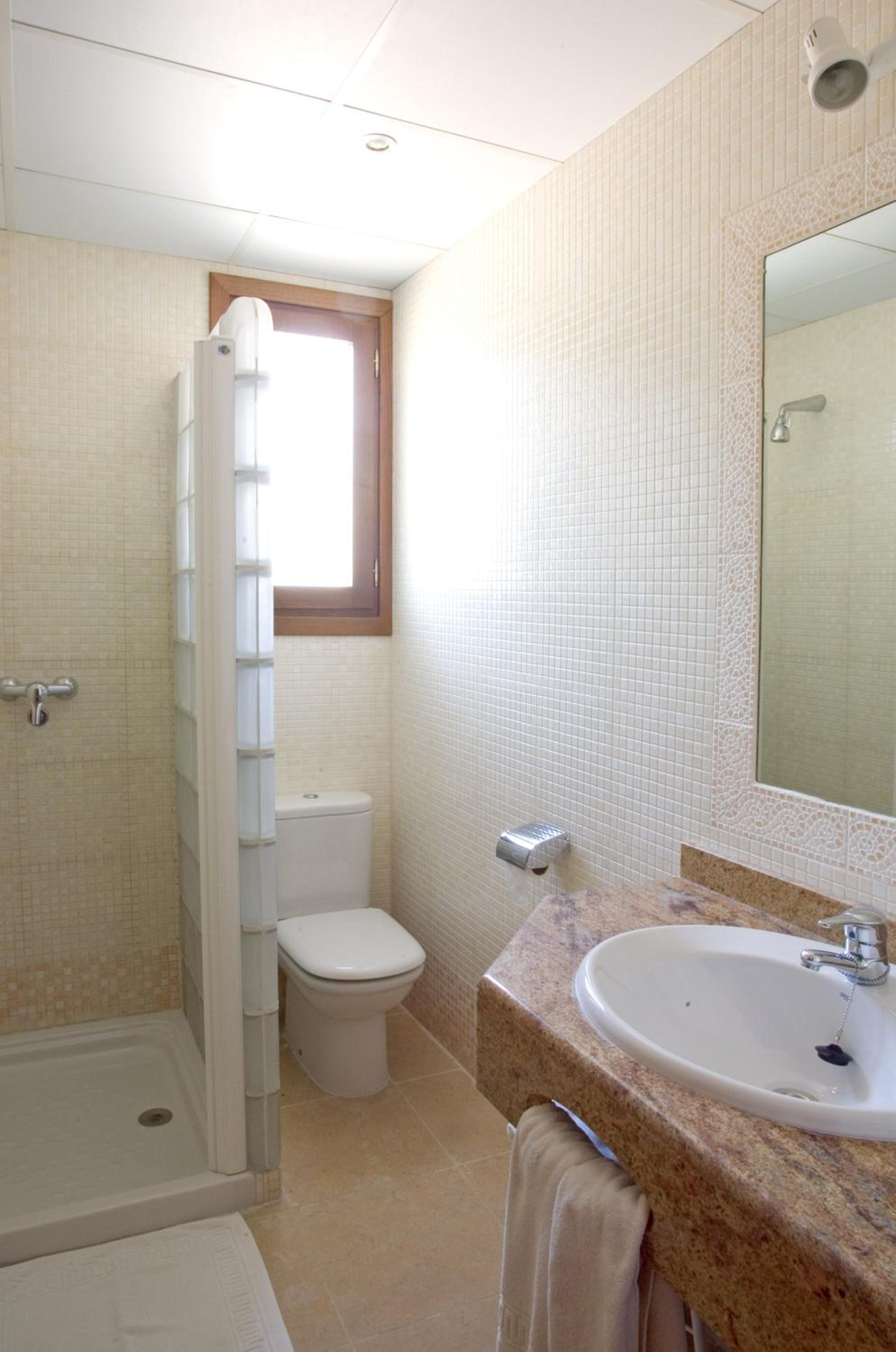 Twin Room - Photo 5