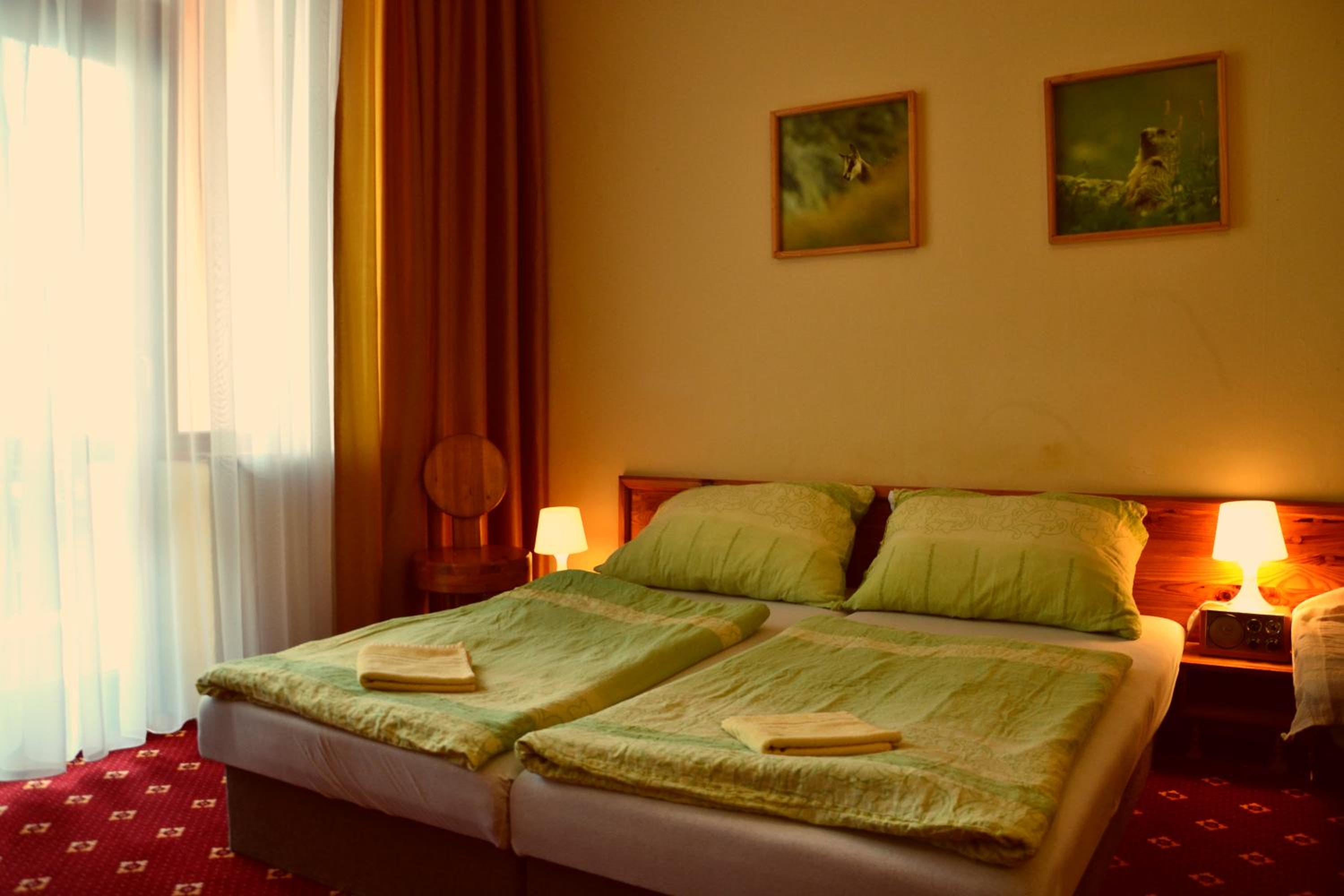 Twin Room with Extra Bed photo 1