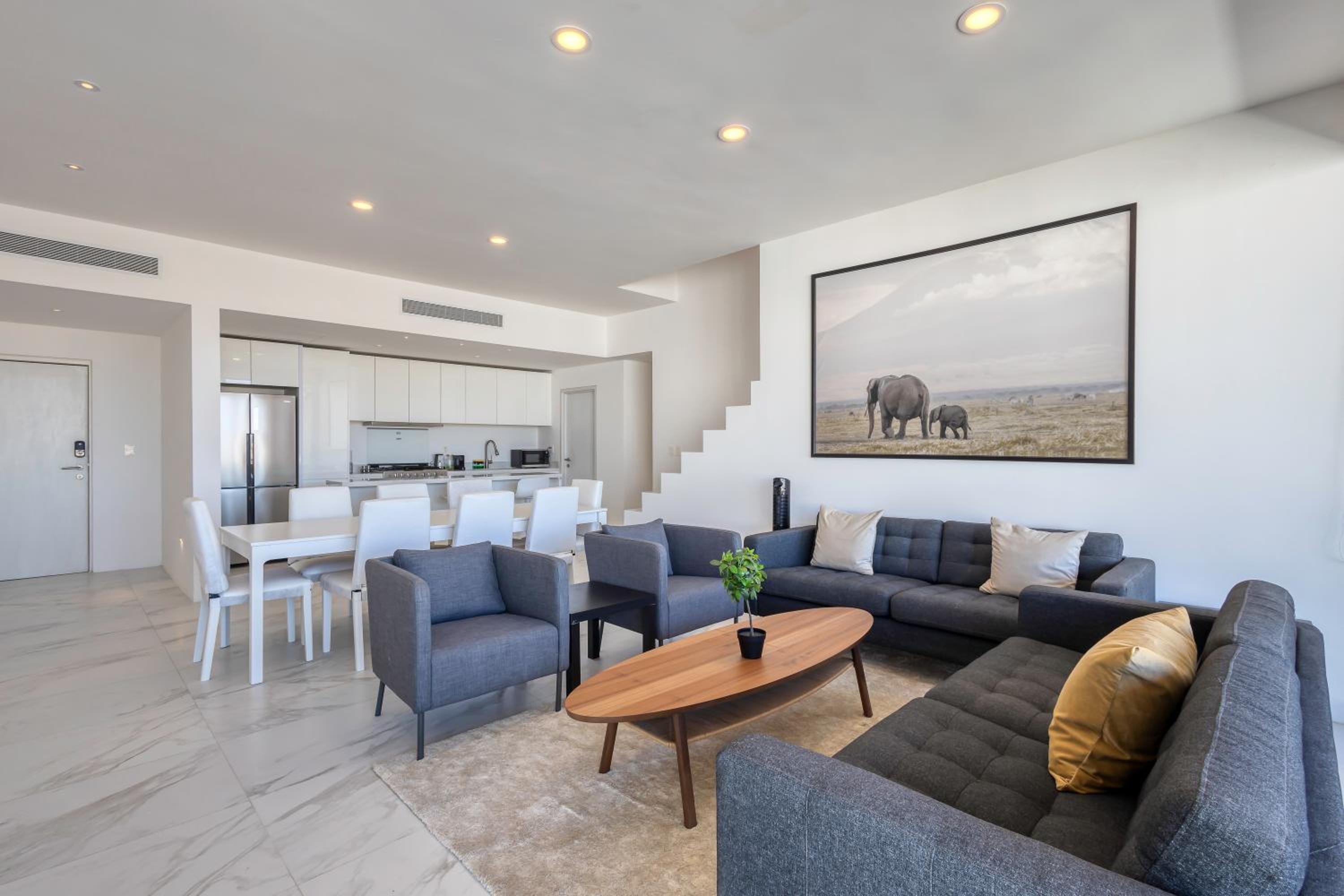 Three-Bedroom Apartment with Balcony photo 1