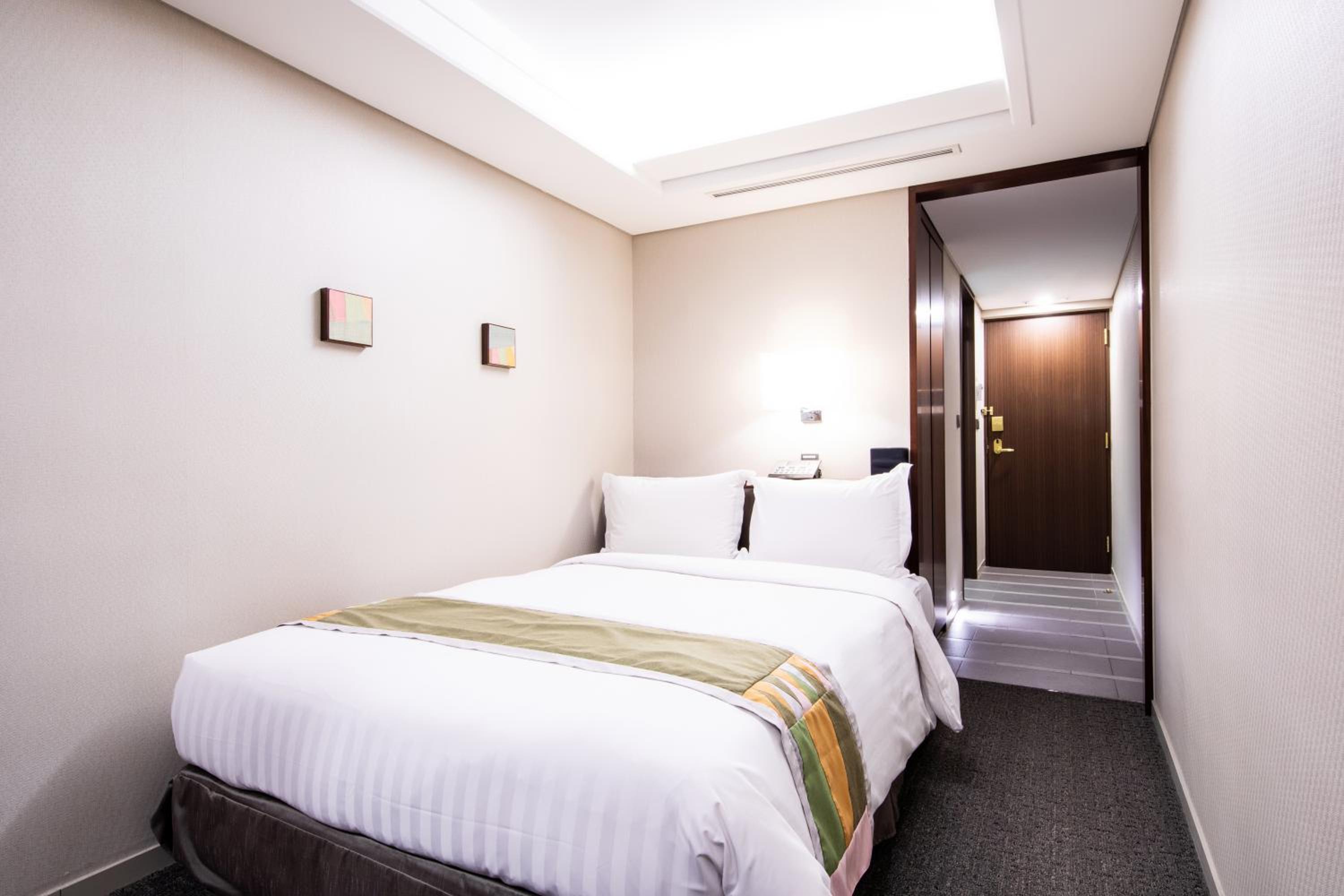 Semi Double Room - Photo 2