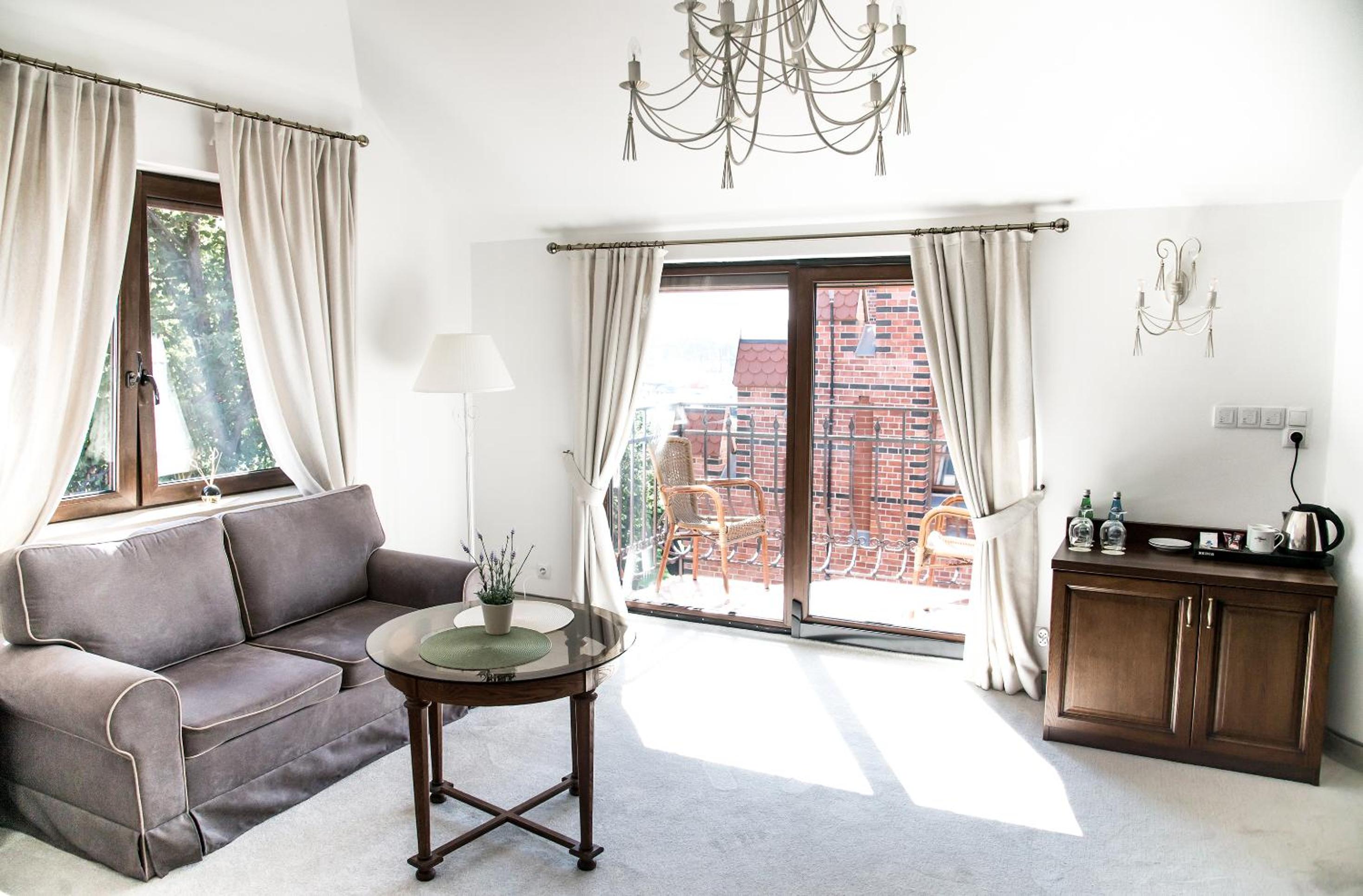 Double Room with Balcony and Harbor View - Photo 4