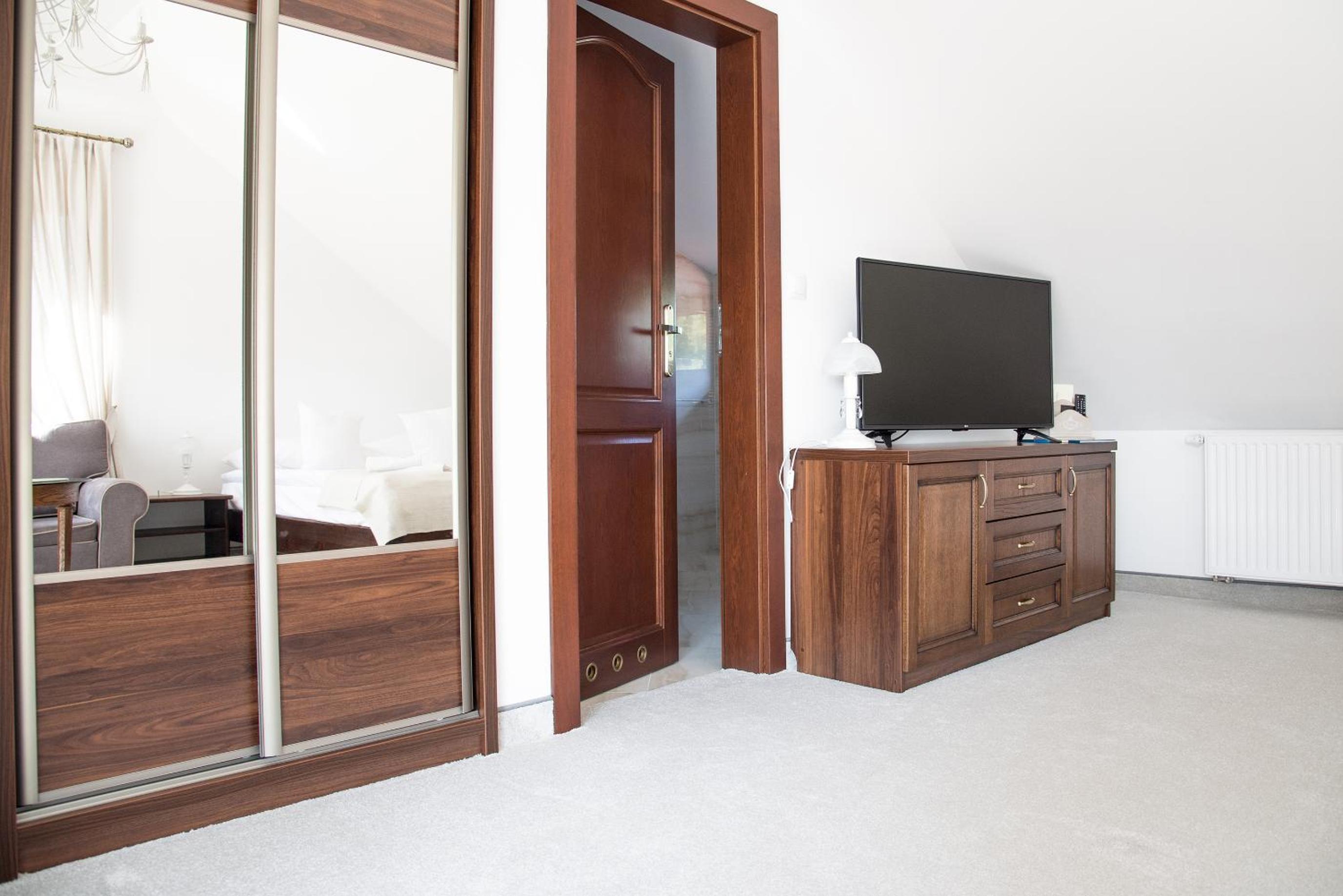 Double Room with Balcony and Harbor View - Photo 5
