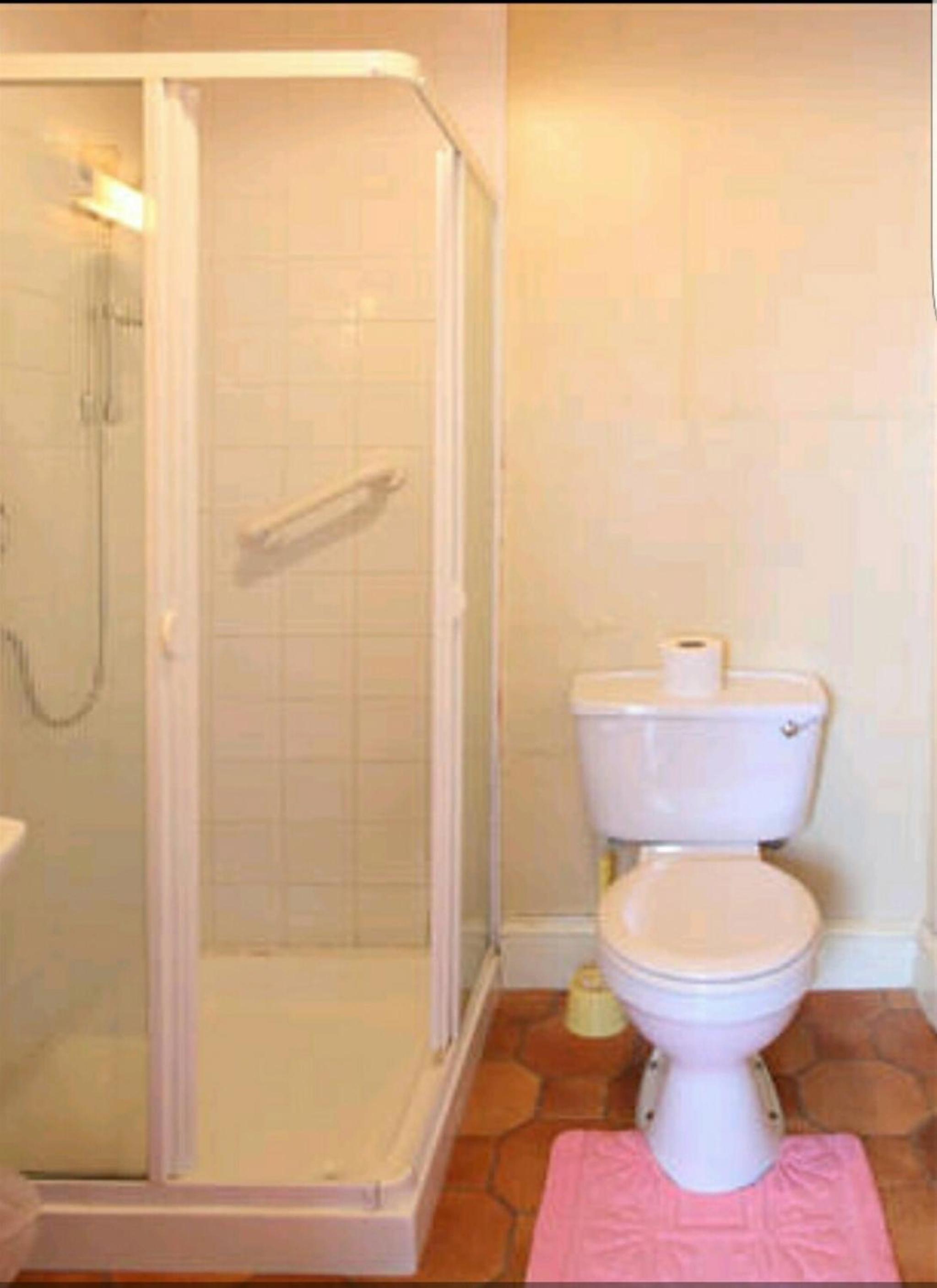 Double Room with En Suite photo 3