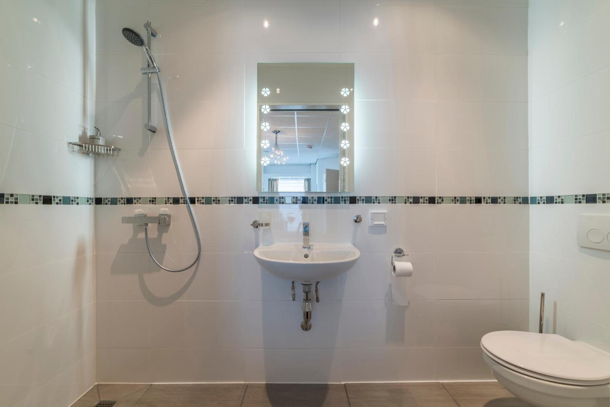 Double or Twin Room with Private Bathroom photo 3