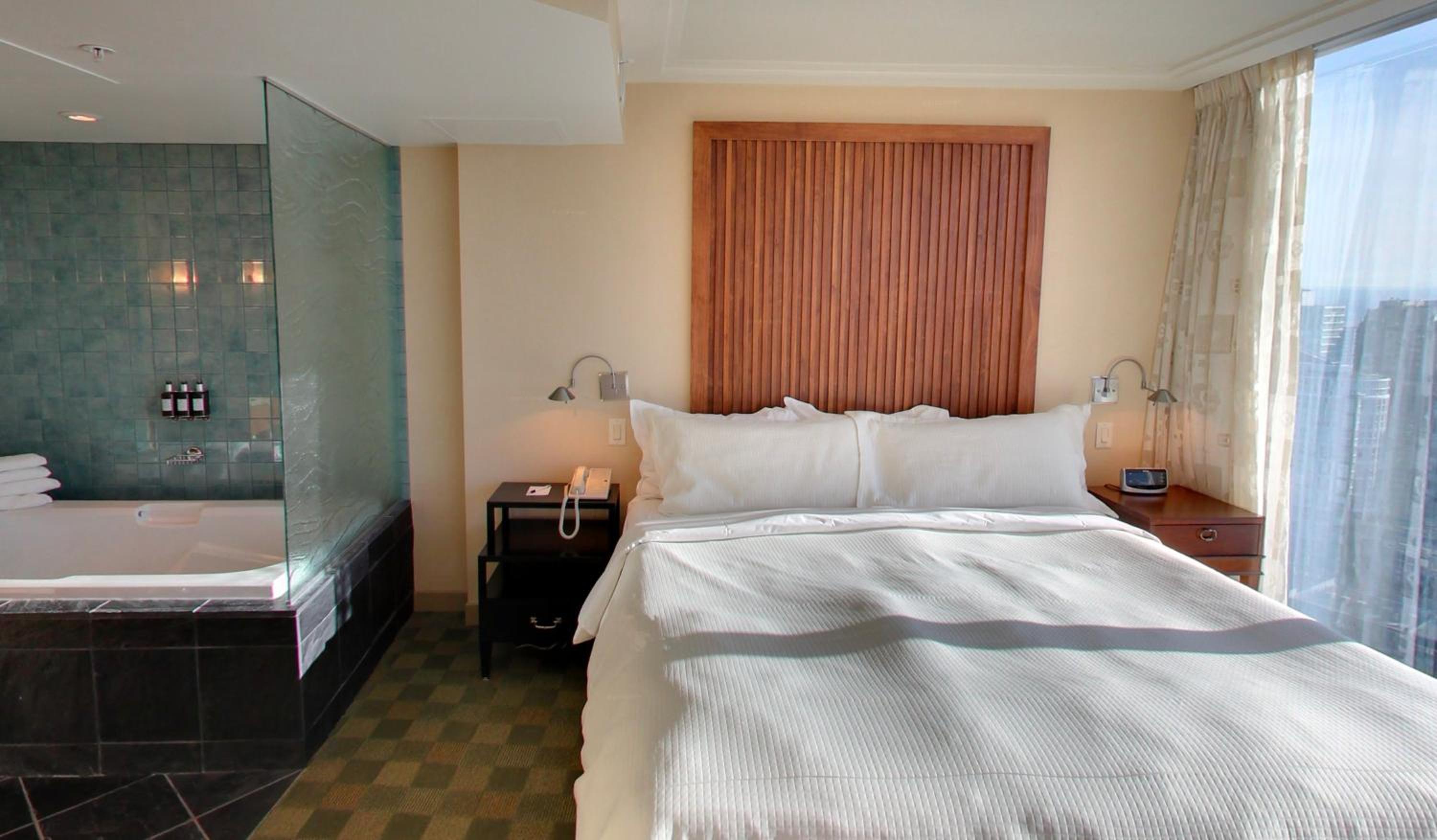 One-Bedroom Suite with Two Bath thumbnail 6