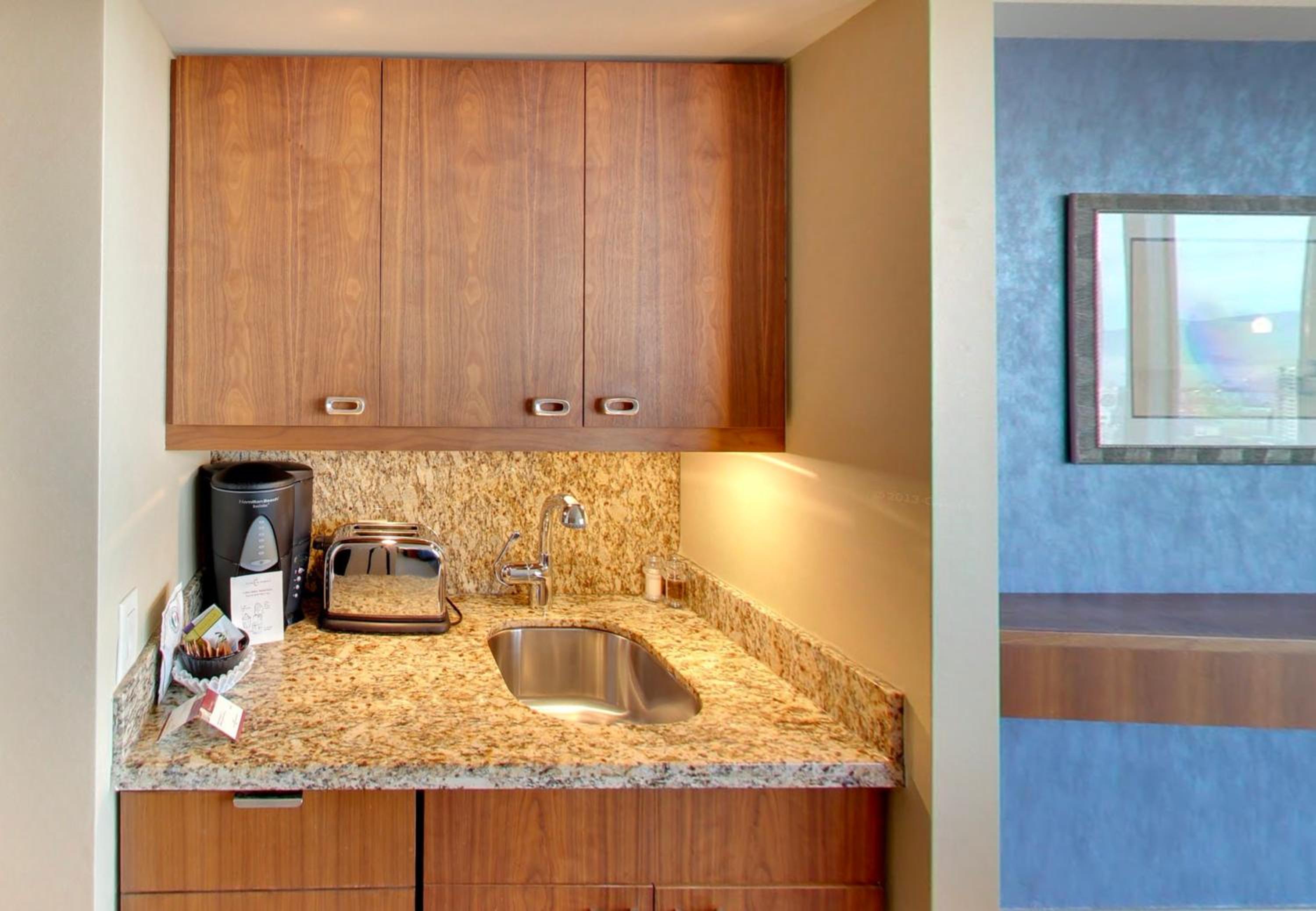 One-Bedroom Suite thumbnail 5