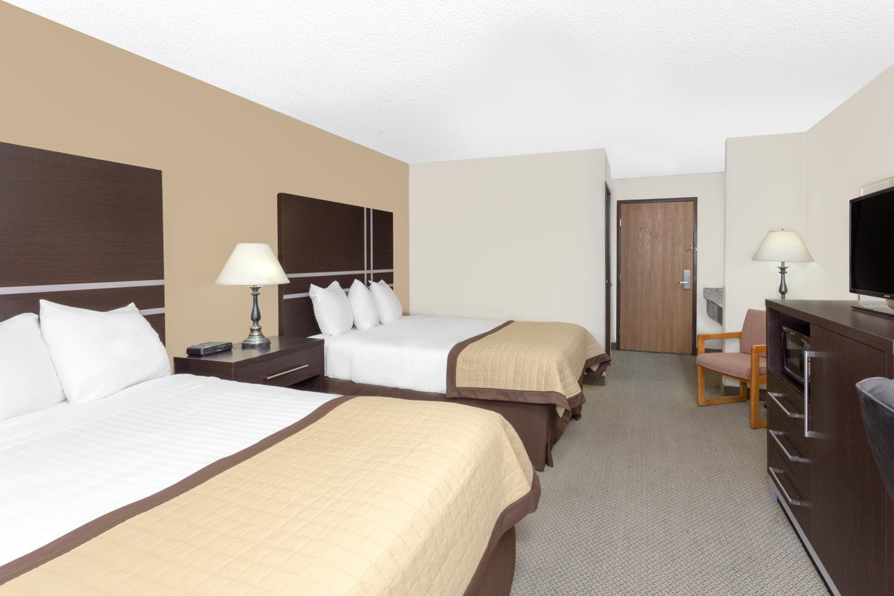 Queen Room with Two Queen Beds - Pet not Allowed/Non-Smoking - Photo 1