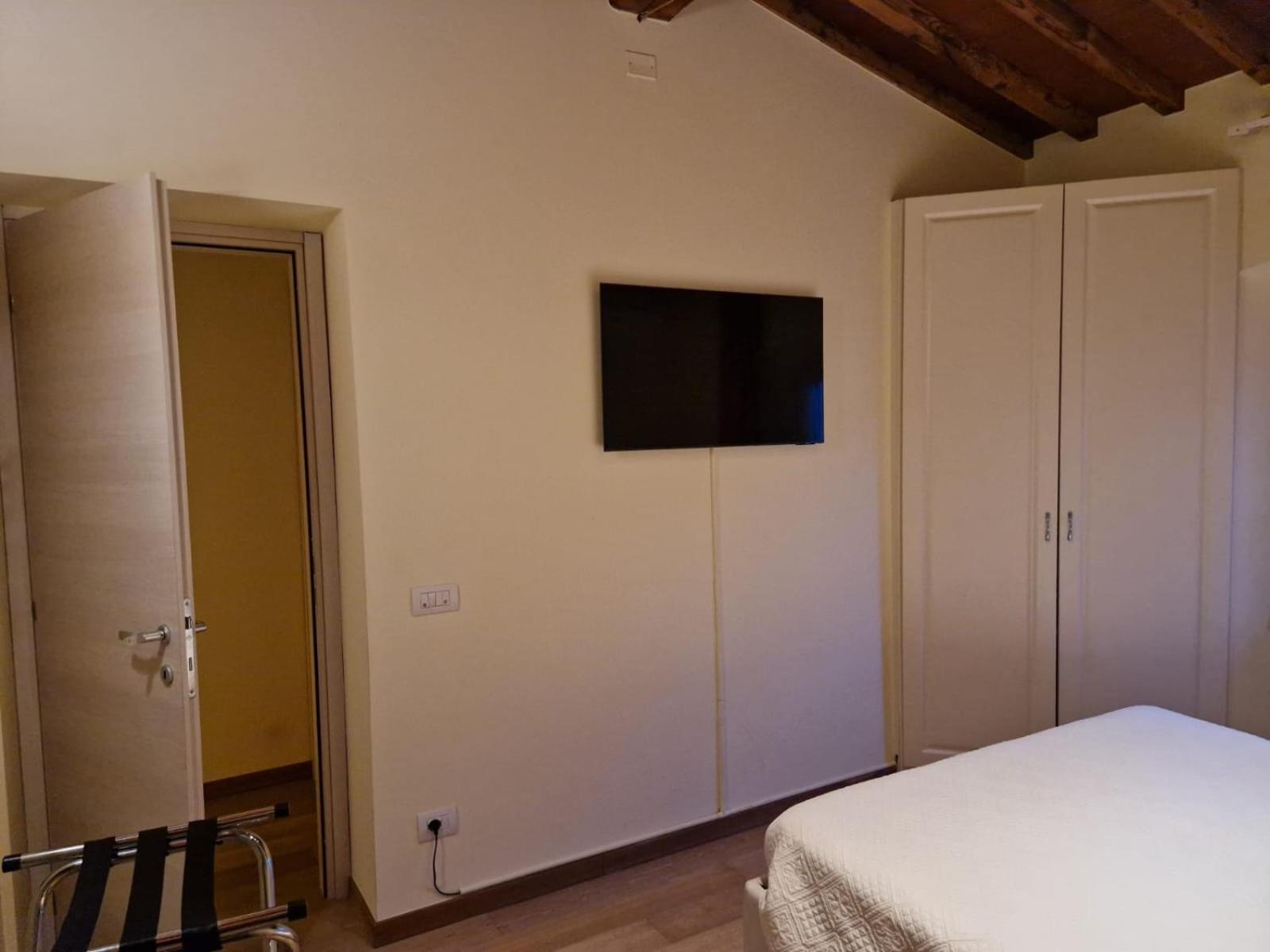 Large Double Room photo 1